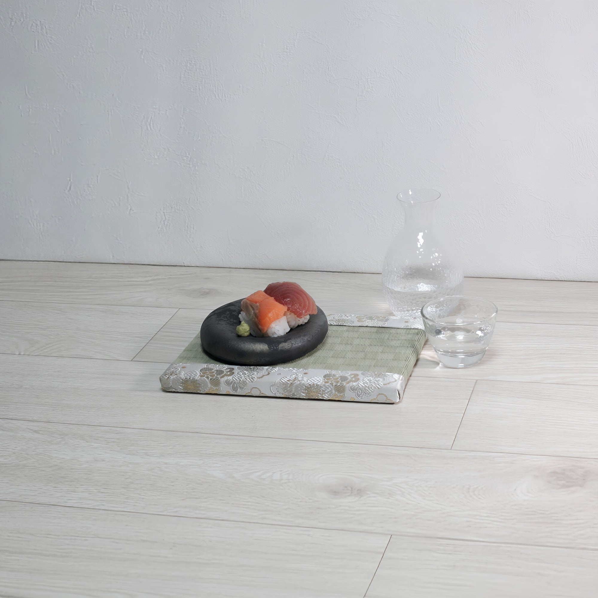 消臭効果がある華やかなミニ畳 金襴生地 ホワイト 畳表 グリーン 市松