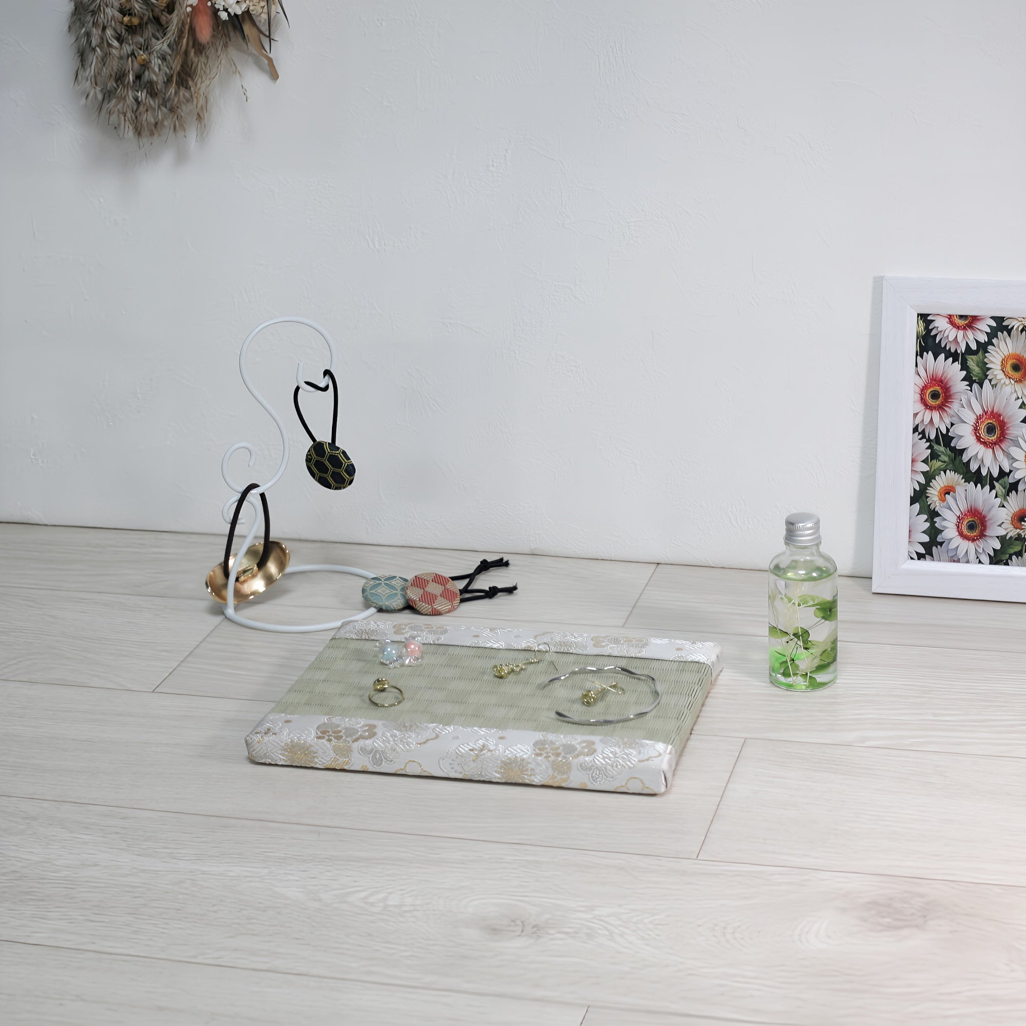 消臭効果がある華やかなミニ畳 金襴生地 ホワイト 畳表 グリーン 市松