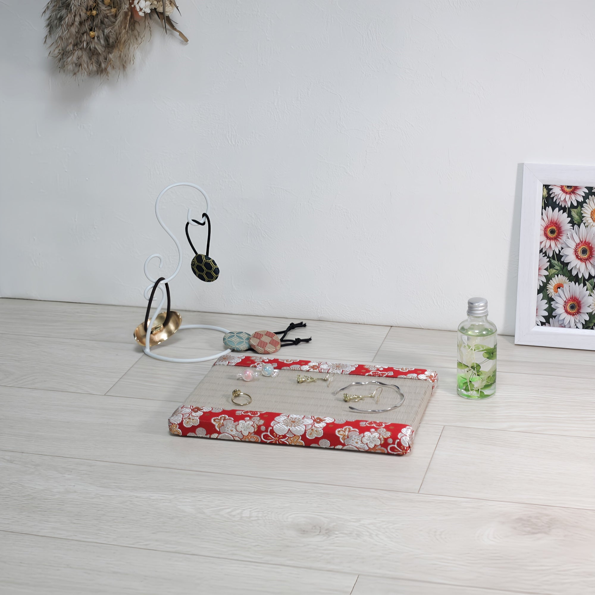 消臭効果がある華やかなミニ畳 金襴生地 レッド くすみピンク