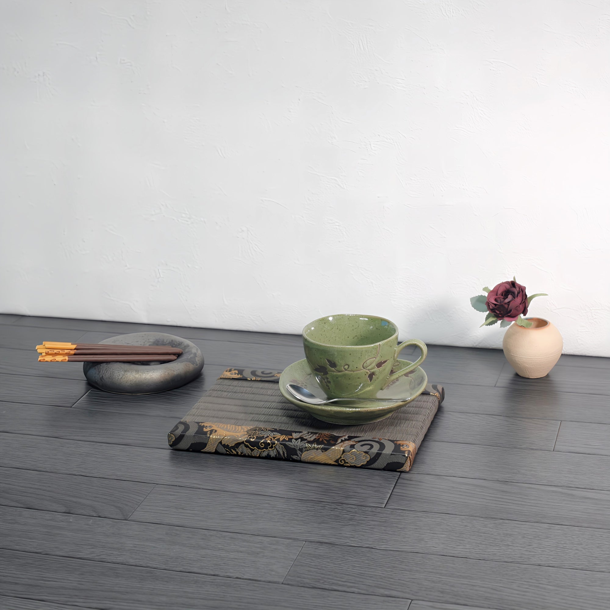 消臭効果がある華やかなミニ畳 金襴生地 ブラック ゴールド ダークブラウン