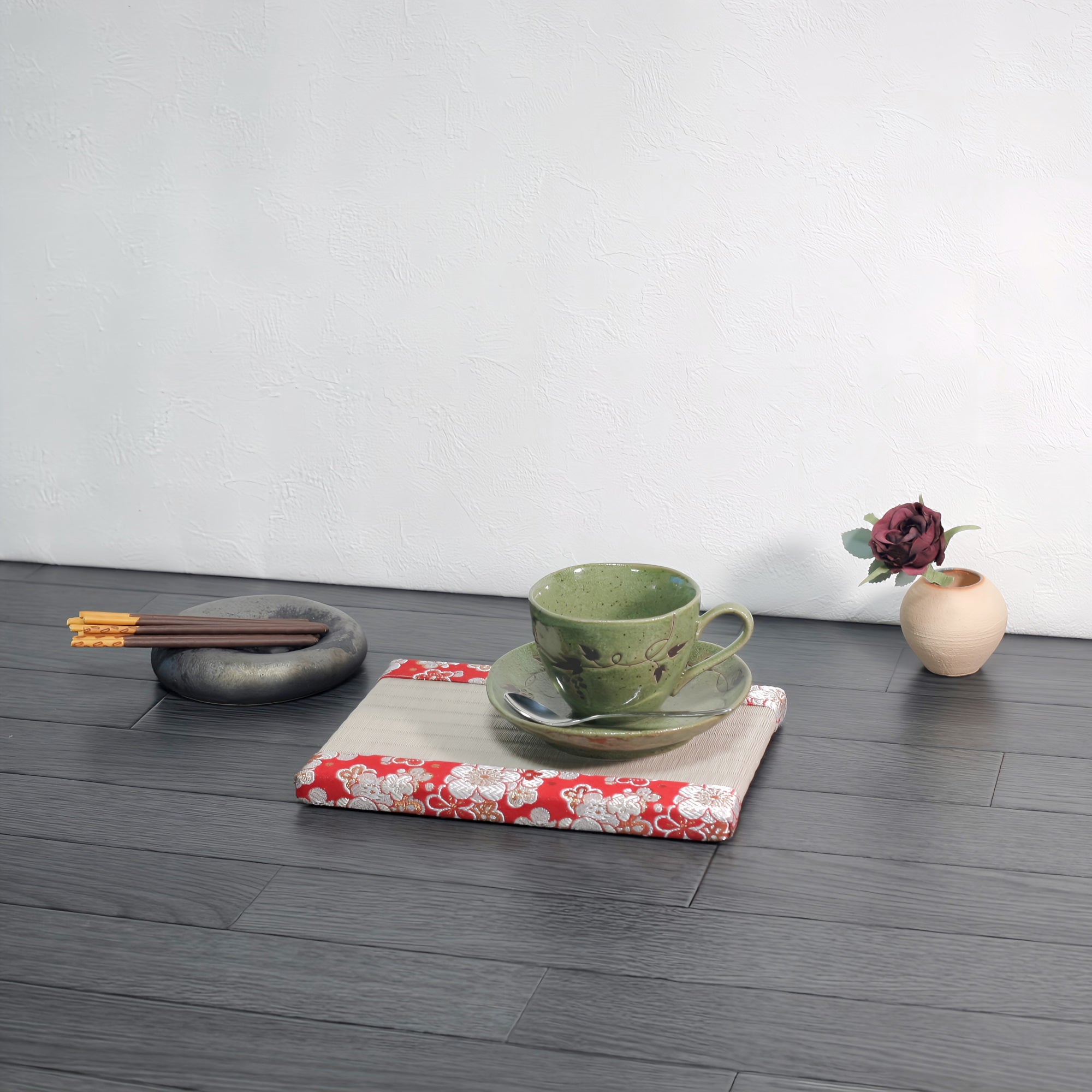 消臭効果がある華やかなミニ畳 金襴生地 レッド くすみピンク