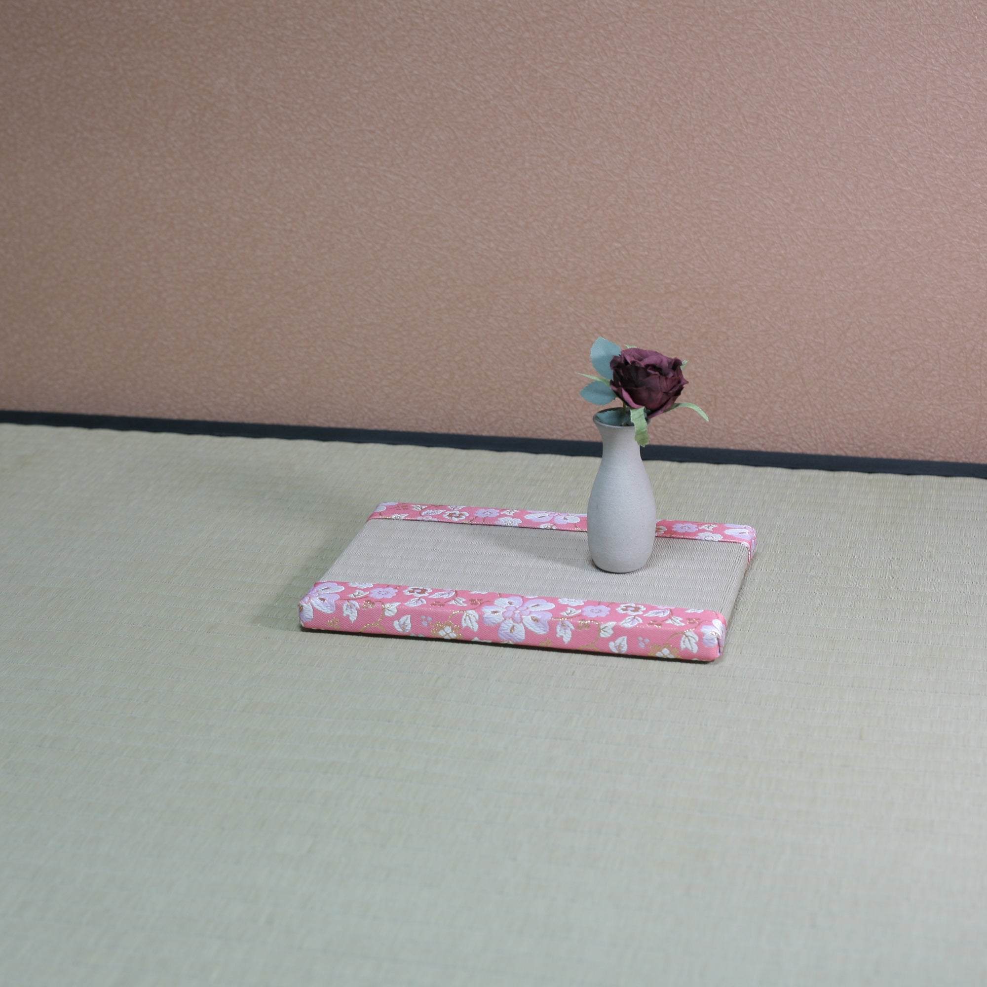 消臭効果がある華やかなミニ畳 金襴生地 ピンク 桃色