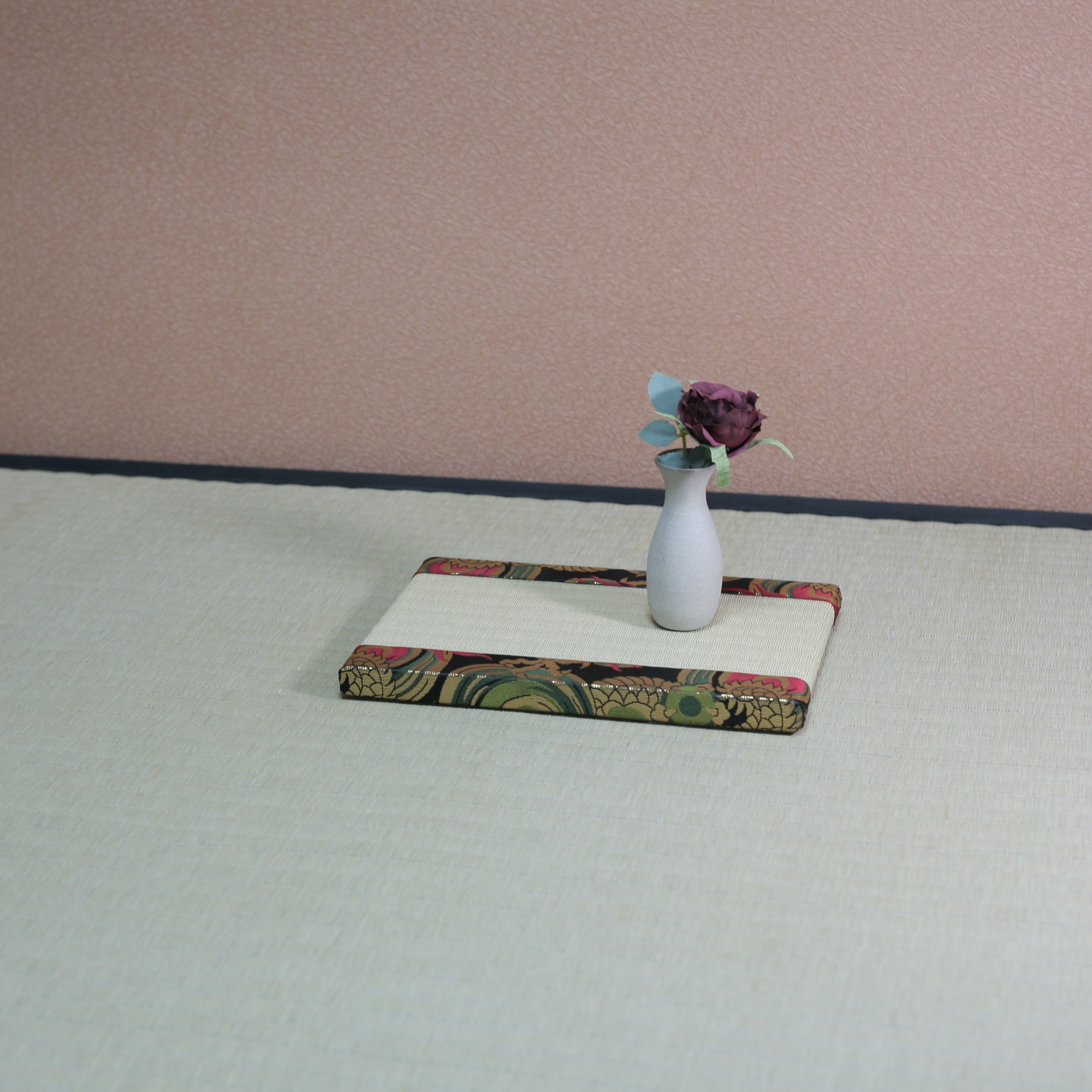 消臭効果がある華やかなミニ畳 金襴生地 ブラック ゴールド グリーン