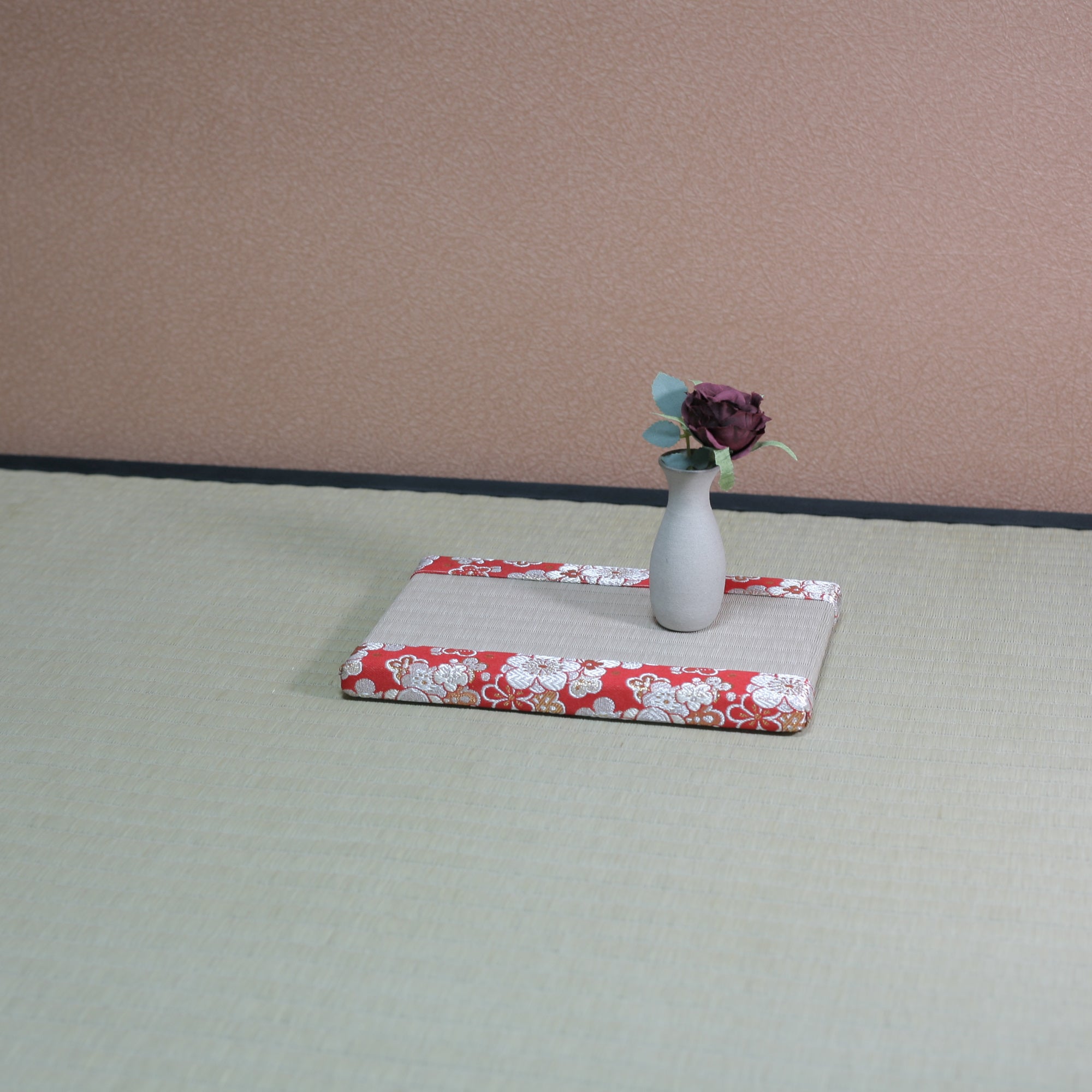 消臭効果がある華やかなミニ畳 金襴生地 レッド くすみピンク