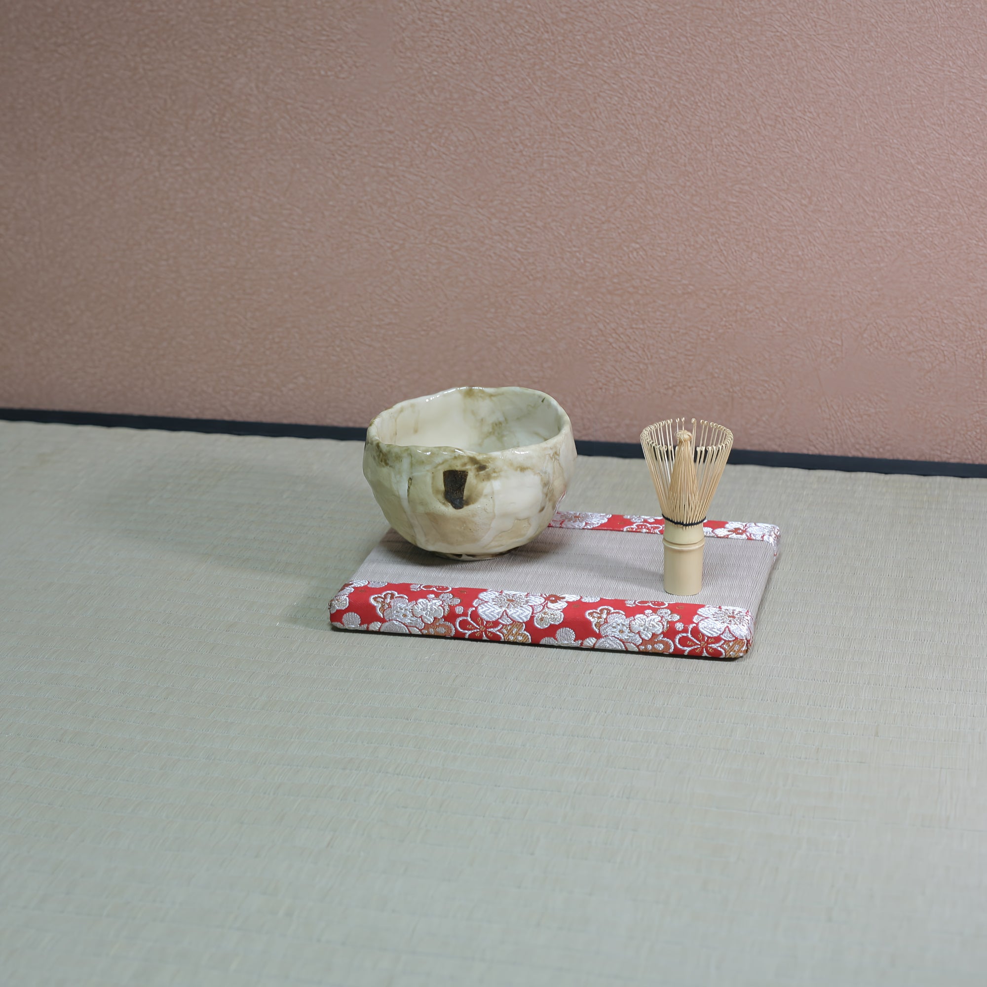 消臭効果がある華やかなミニ畳 金襴生地 レッド くすみピンク