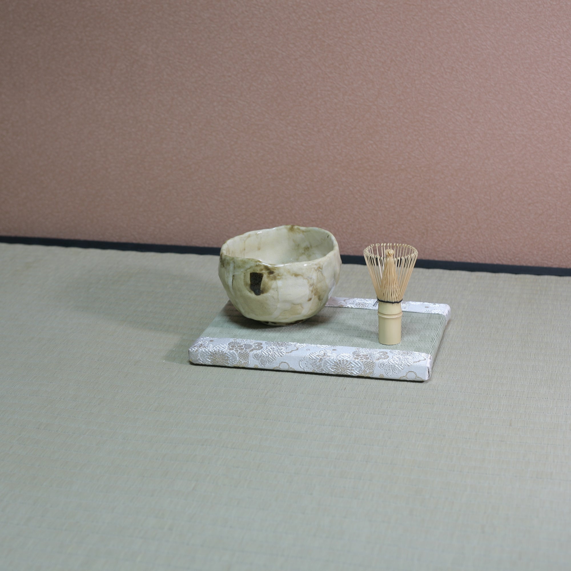 消臭効果がある華やかなミニ畳 金襴生地 ホワイト 畳表 グリーン 市松