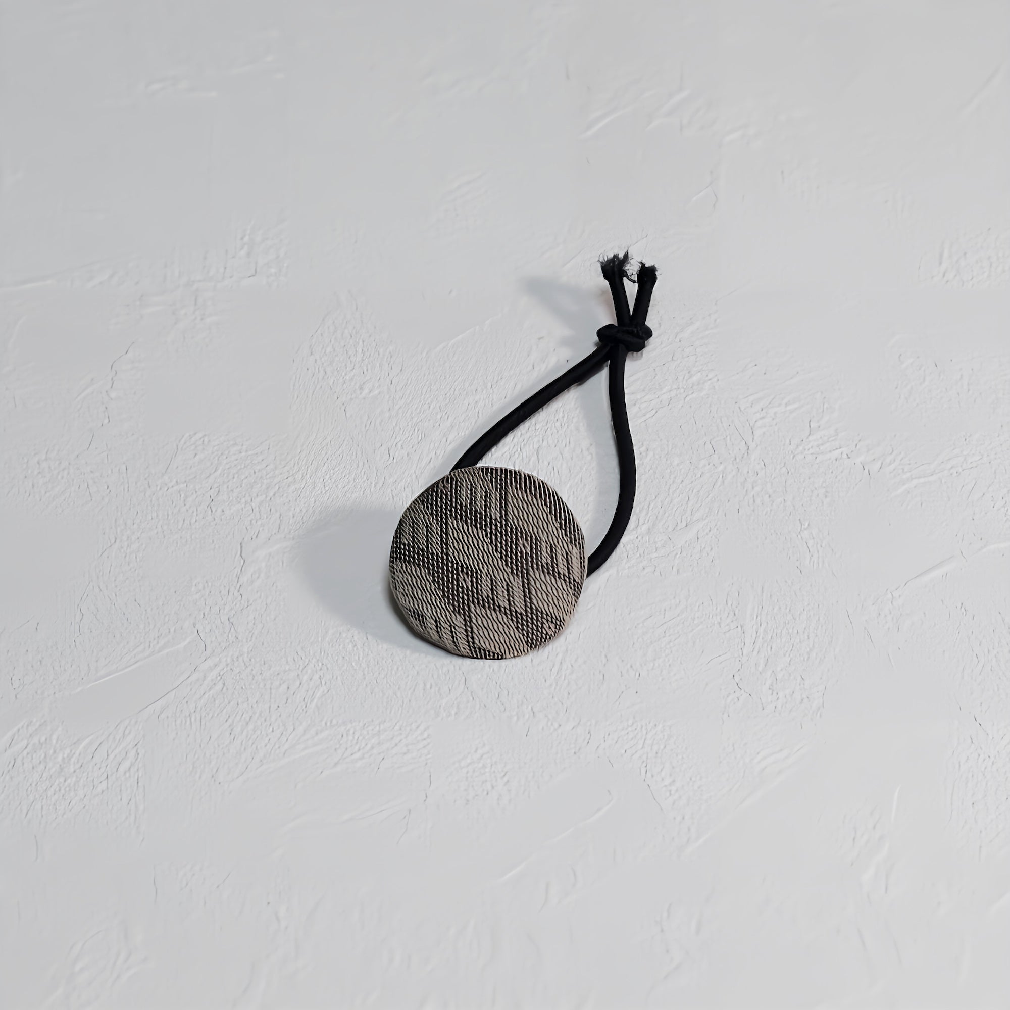 畳へりをアレンジしたヘアゴム ベージュ グレー