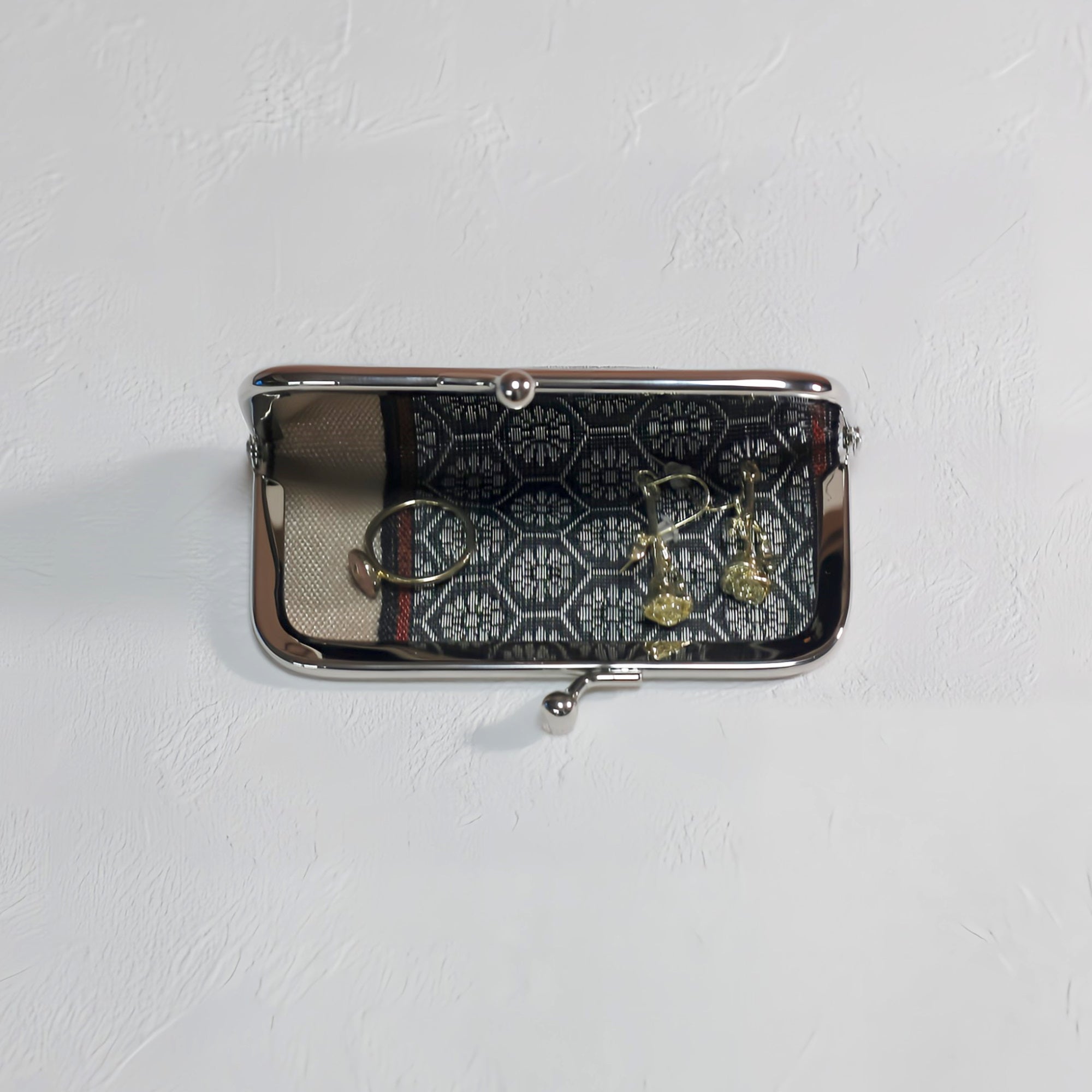 がま口 畳へりをアレンジして制作 ブラック 和柄 ピンク