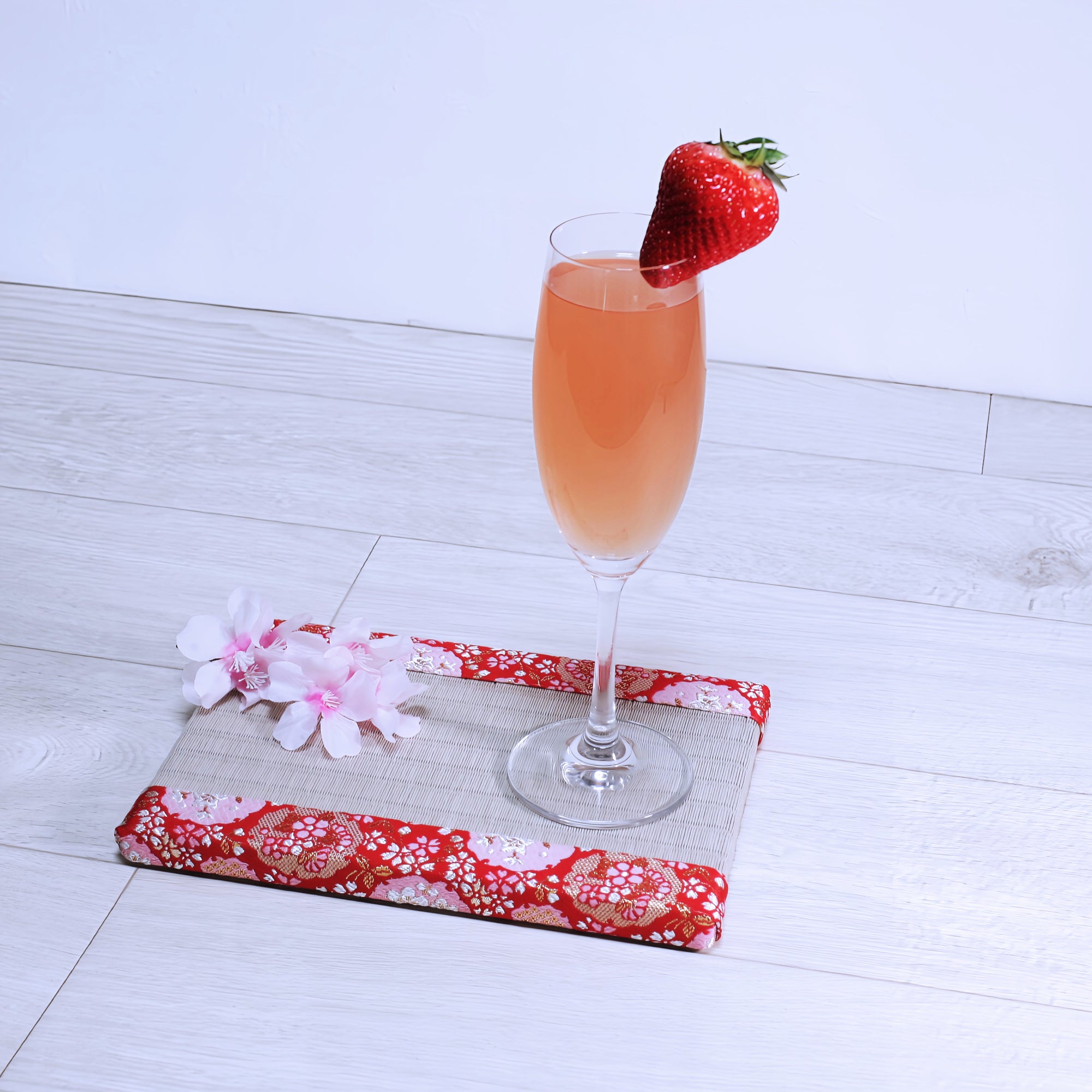 ミニ畳 消臭効果がある華やかなミニ畳 金襴生地 赤 桃色