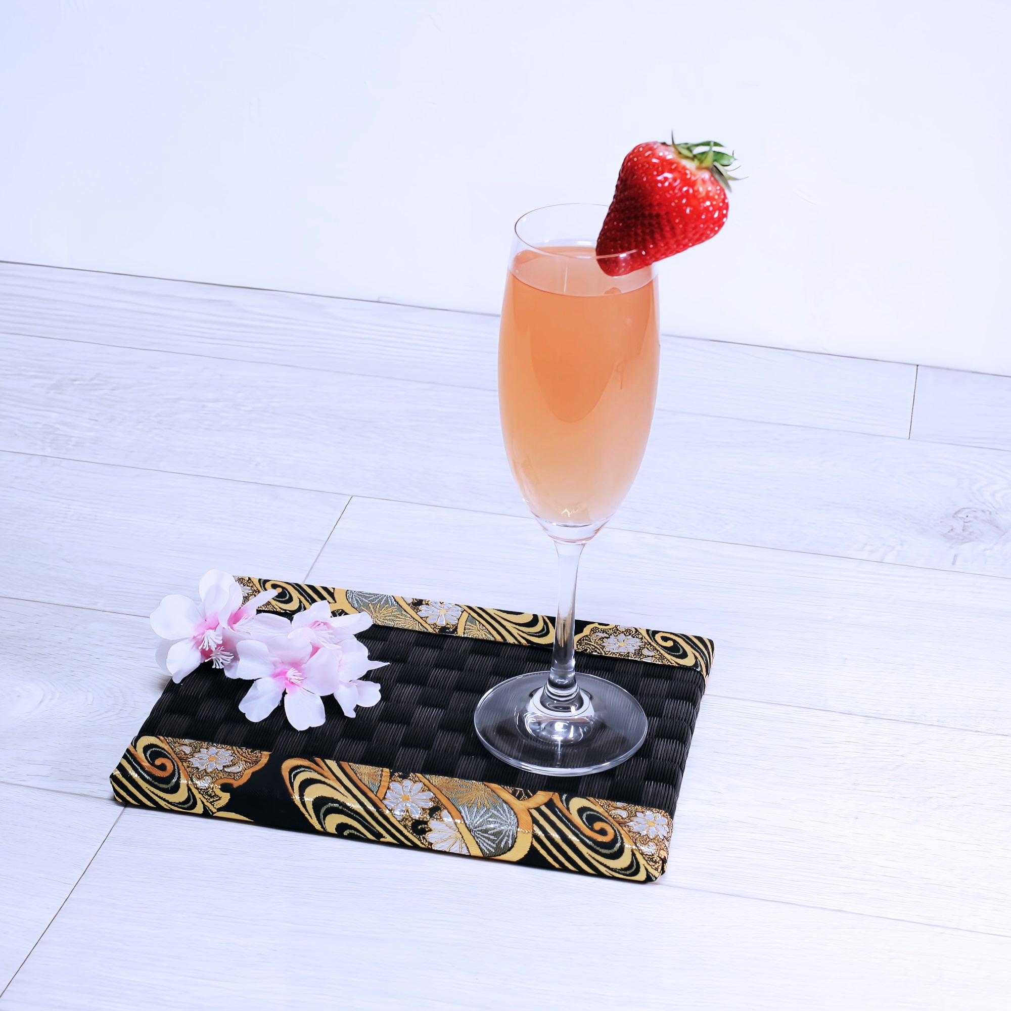 ミニ畳 消臭効果がある華やかなミニ畳 金襴生地 ゴールド 市松ブラック