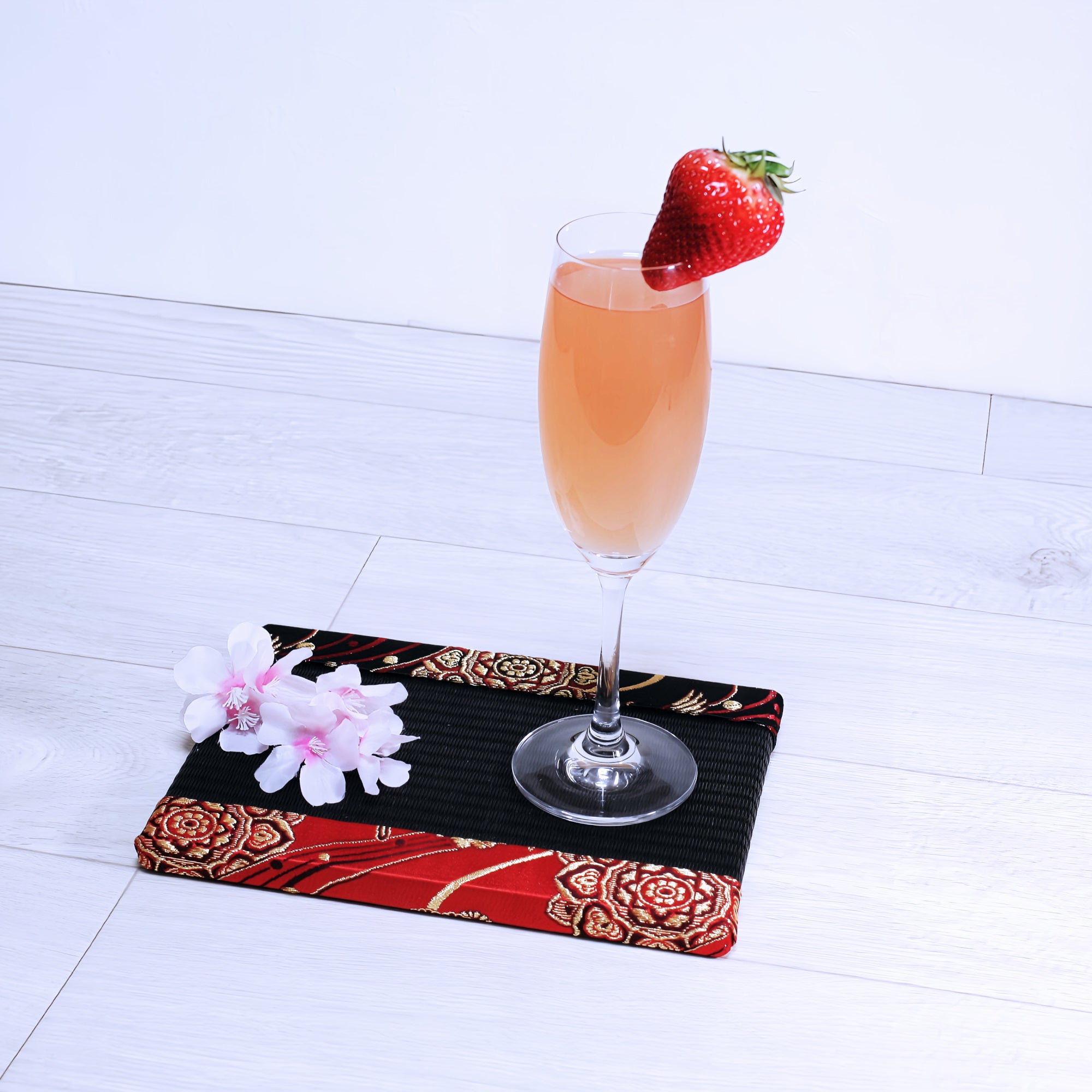 ミニ畳 消臭効果がある華やかなミニ畳 金襴生地 ブラック レッド