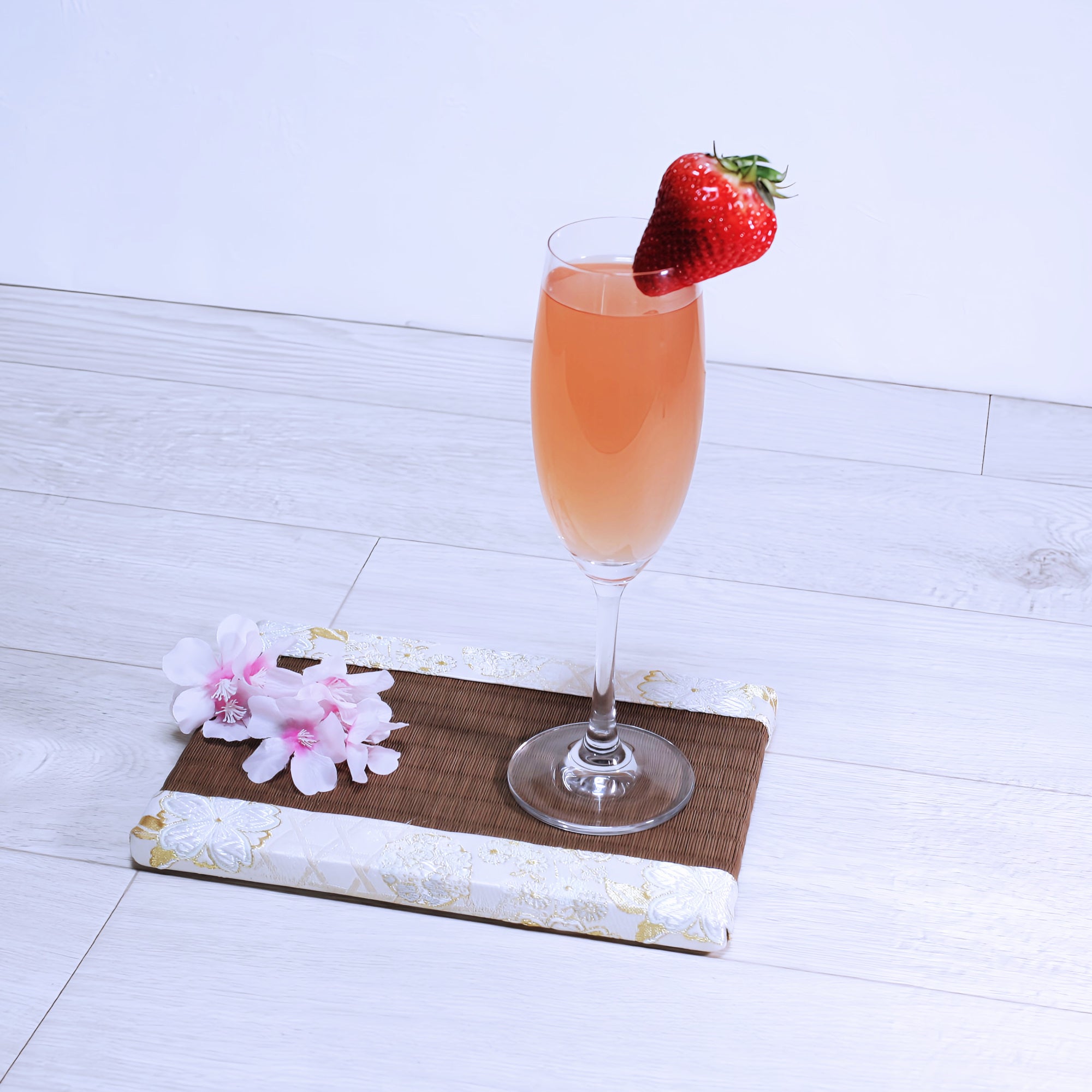 ミニ畳 消臭効果がある華やかなミニ畳 金襴生地 ホワイト ゴールド ブラウン