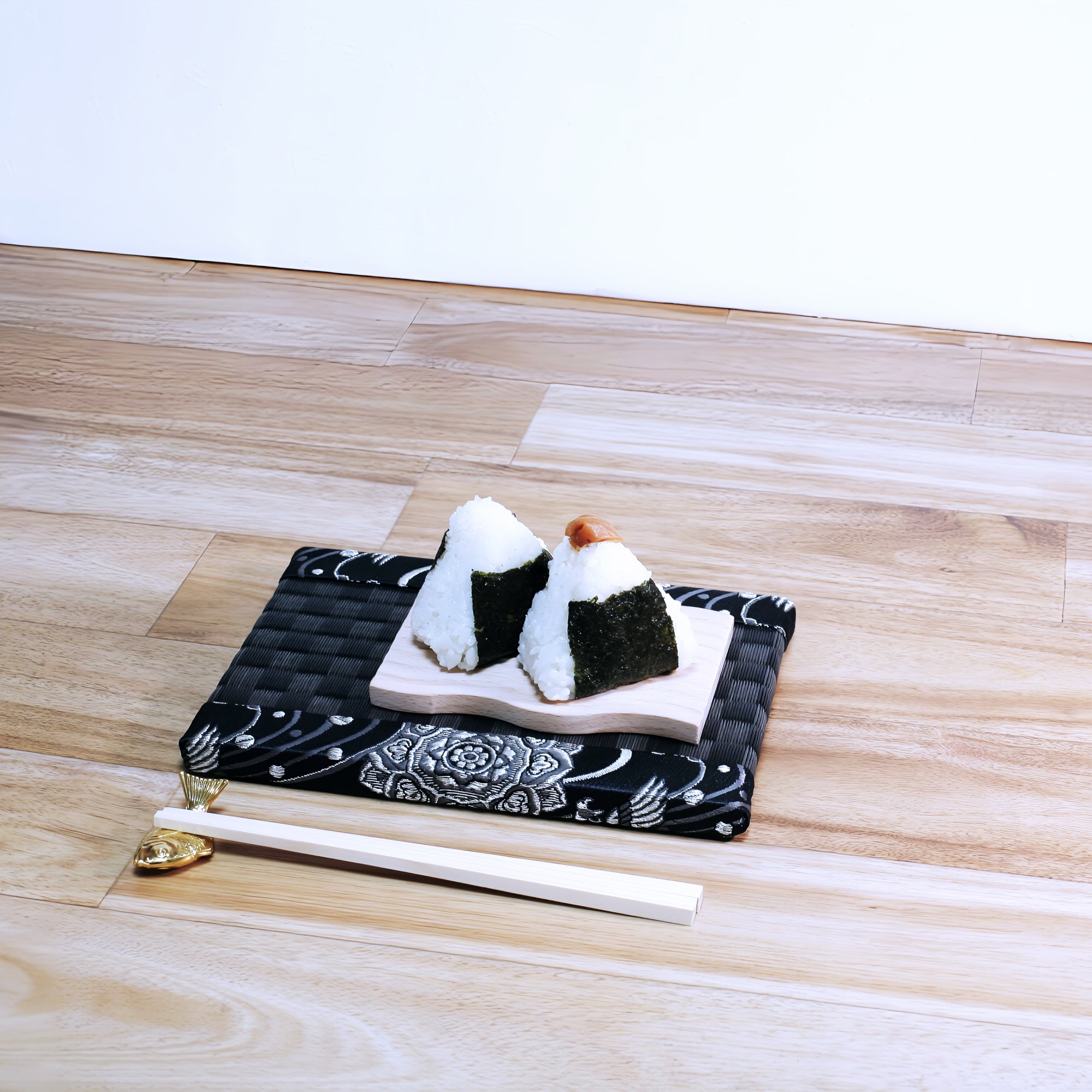 ミニ畳 消臭効果がある華やかなミニ畳 金襴生地 ブラック 市松ブラック