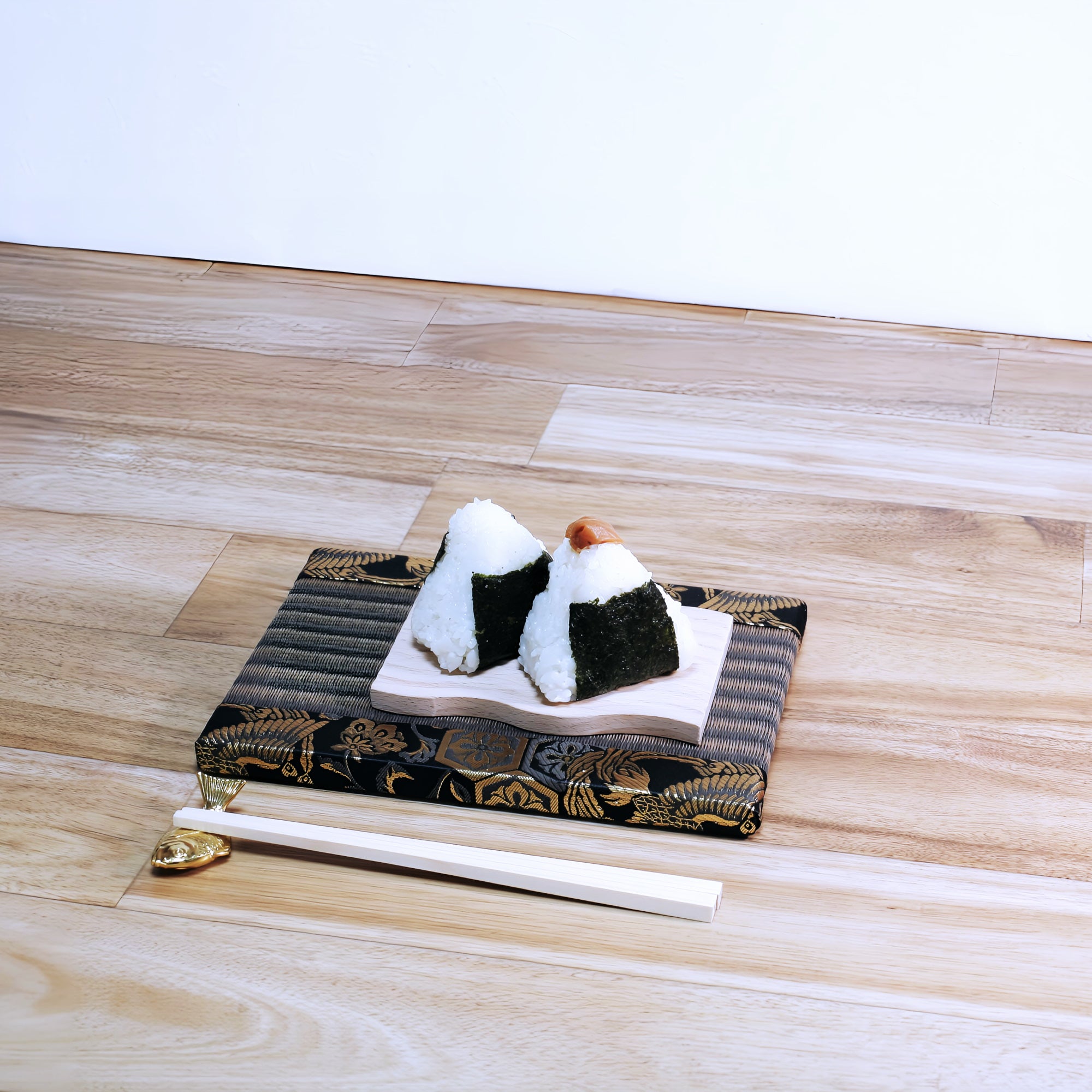 ミニ畳 消臭効果がある華やかなミニ畳 金襴生地 ゴールド ダークブラウン ブラウン