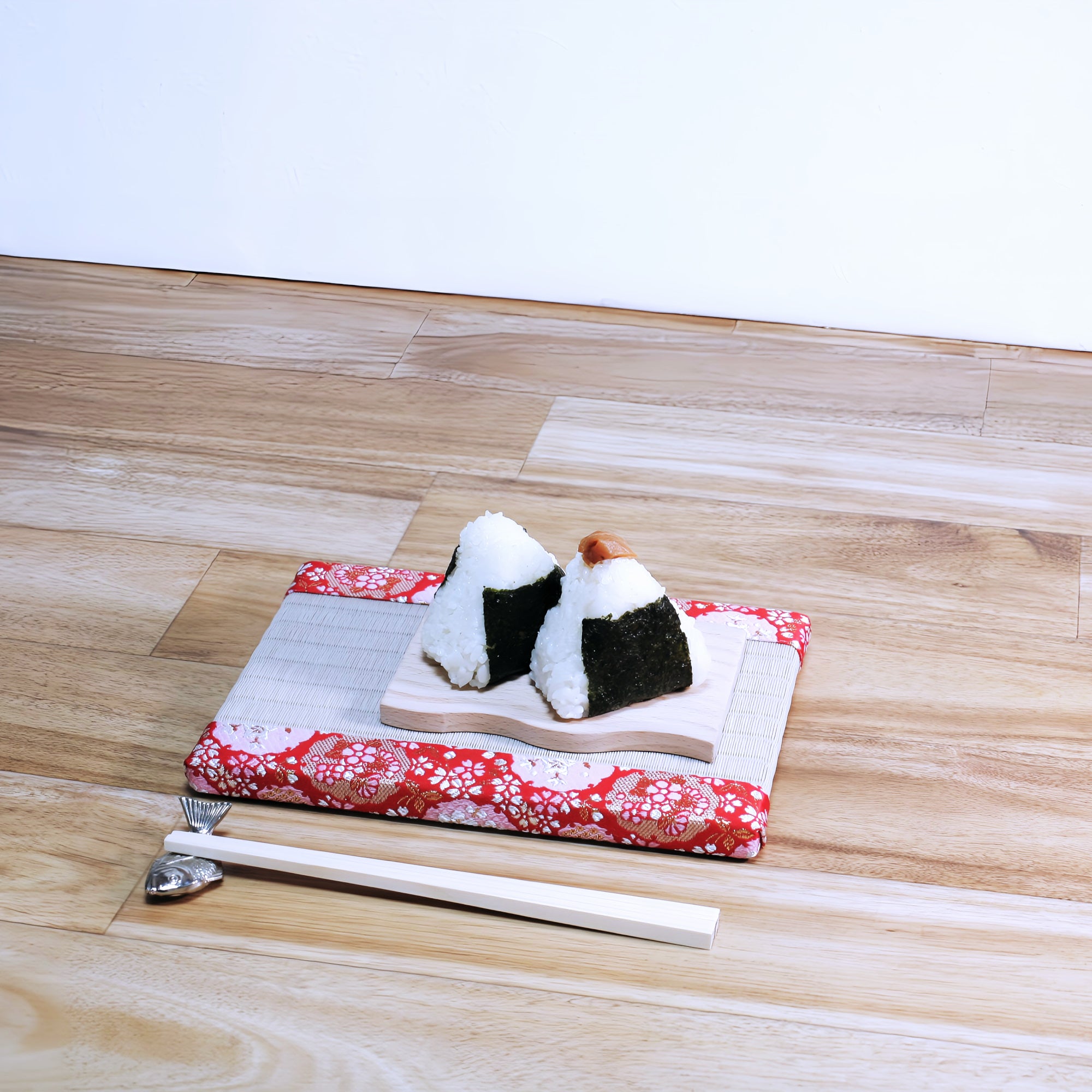 ミニ畳 消臭効果がある華やかなミニ畳 金襴生地 赤 桃色