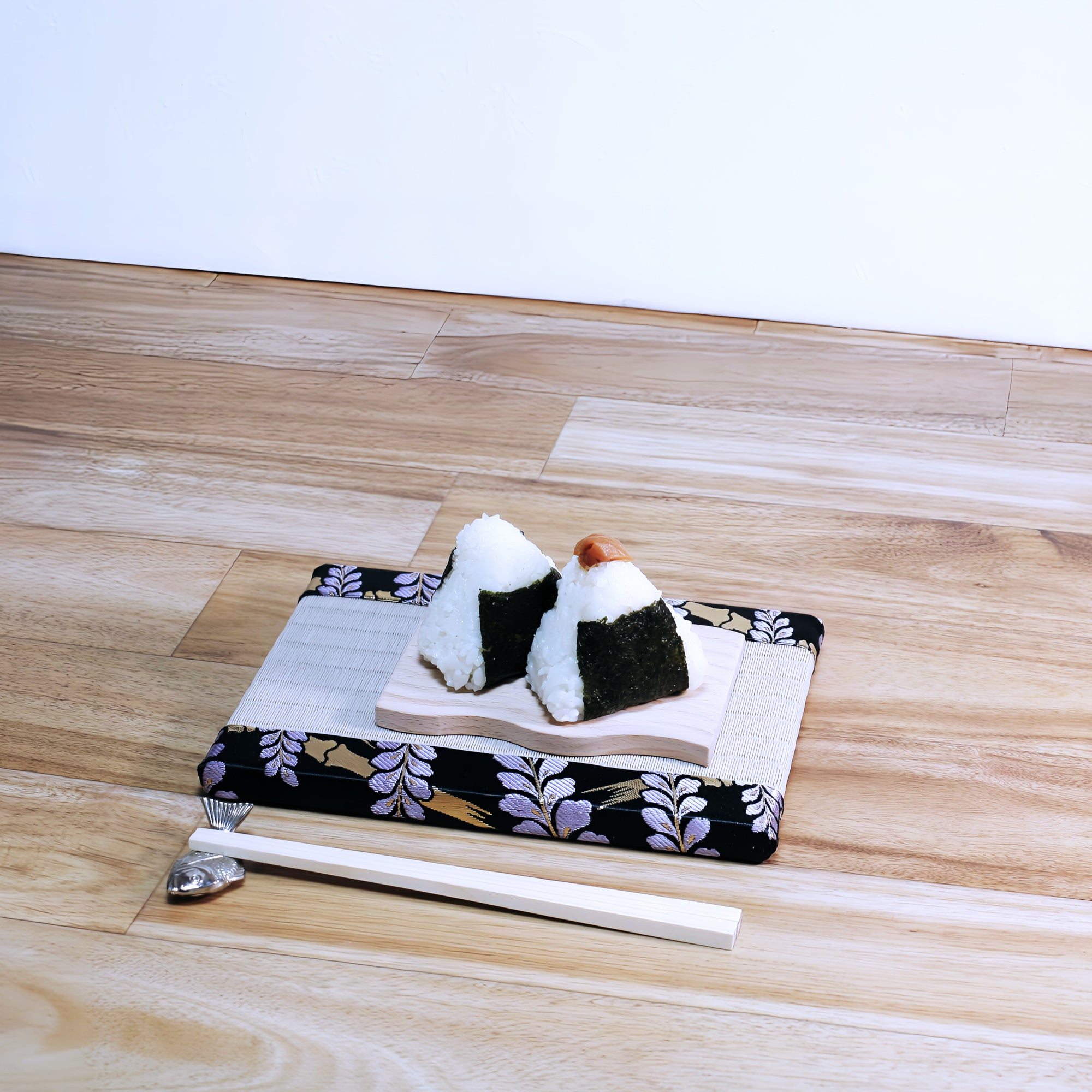 ミニ畳 消臭効果がある華やかなミニ畳 金襴生地 パープル ブラック