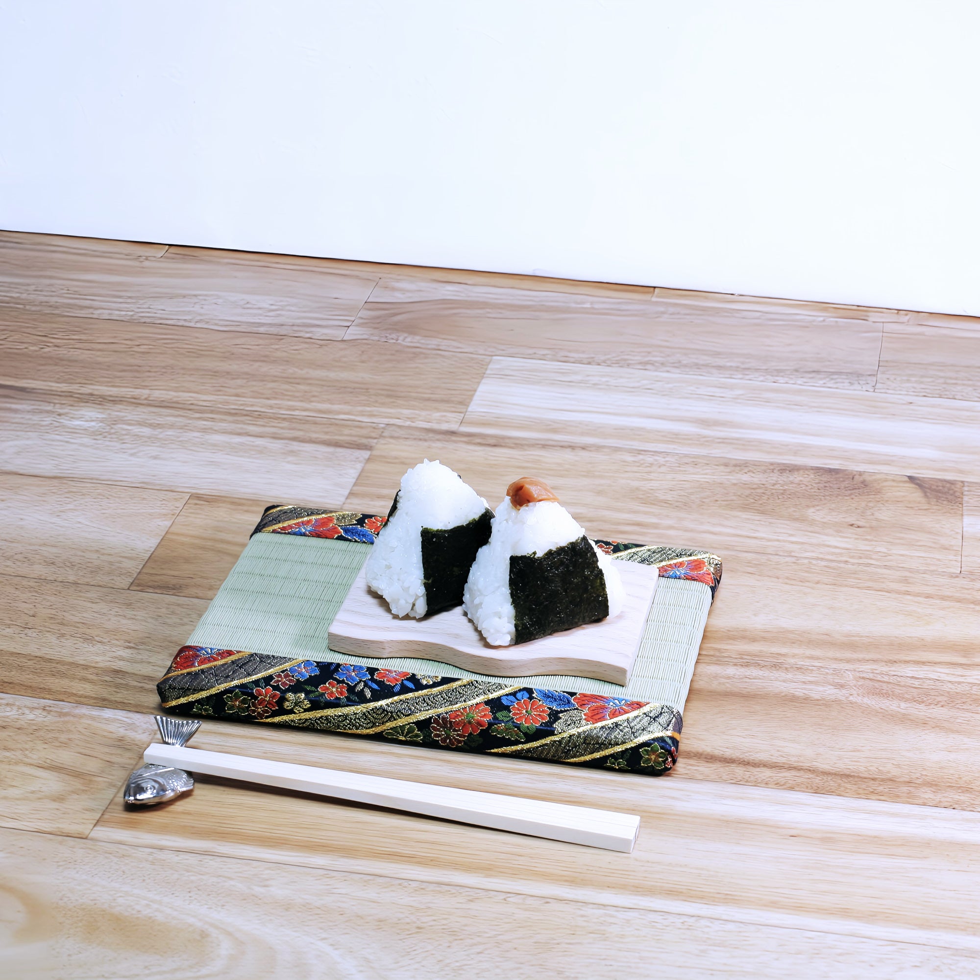 ミニ畳 消臭効果がある華やかなミニ畳 金襴生地 カラフル グリーン