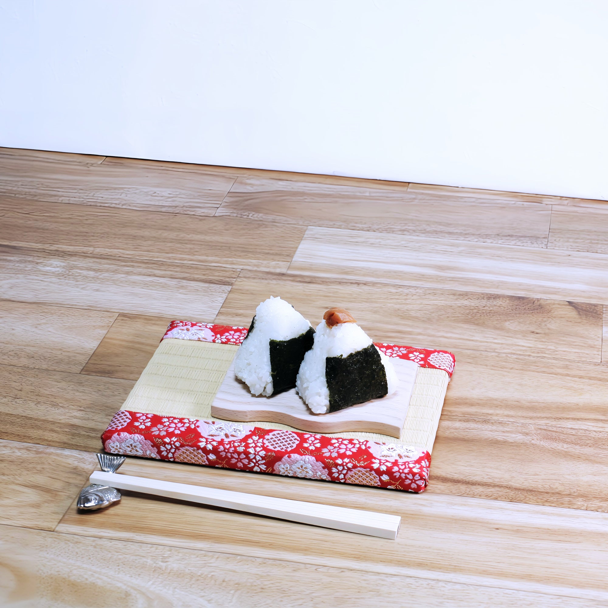 ミニ畳 消臭効果がある華やかなミニ畳 金襴生地 レッド イエロー