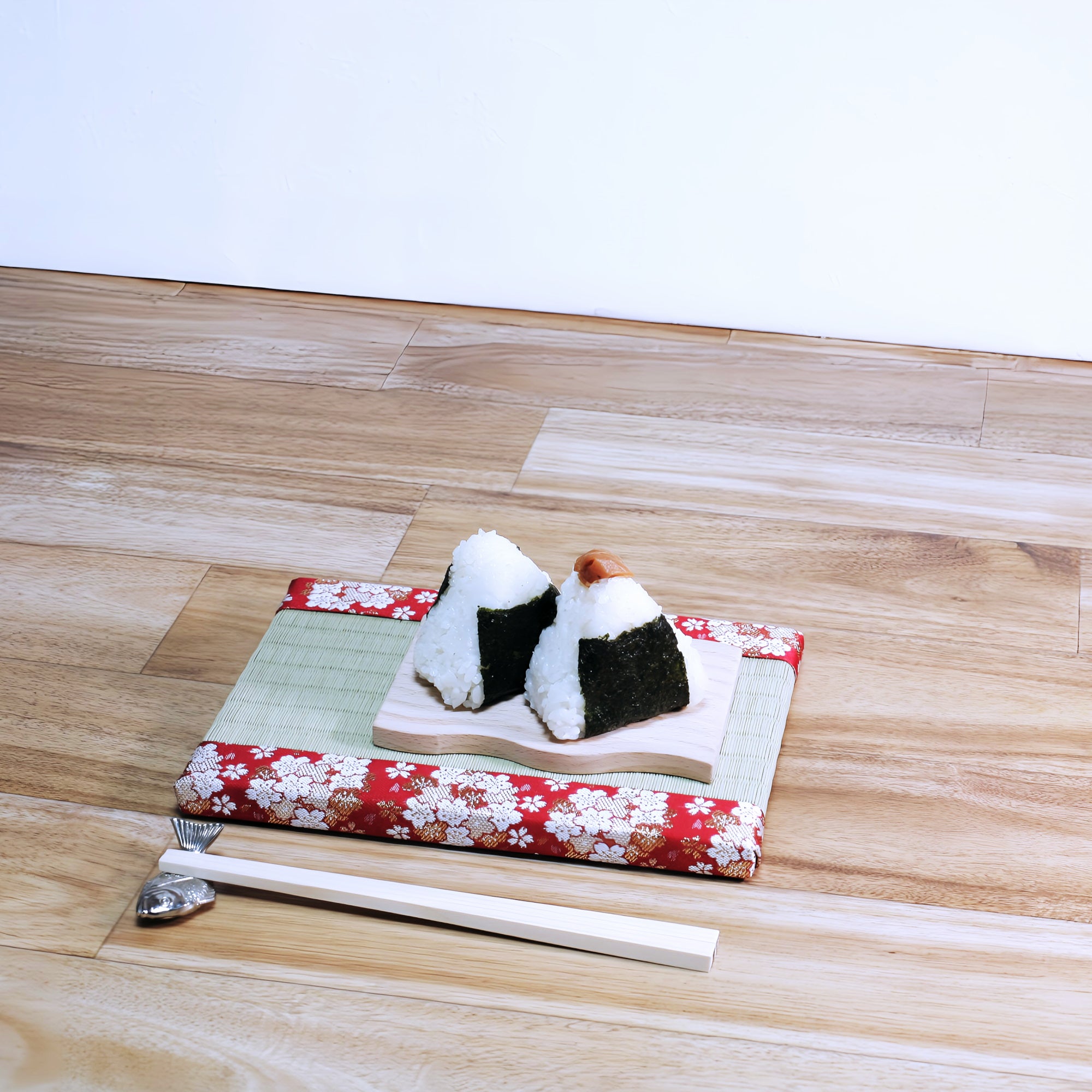 ミニ畳 消臭効果がある華やかなミニ畳 金襴生地 赤色 緑色