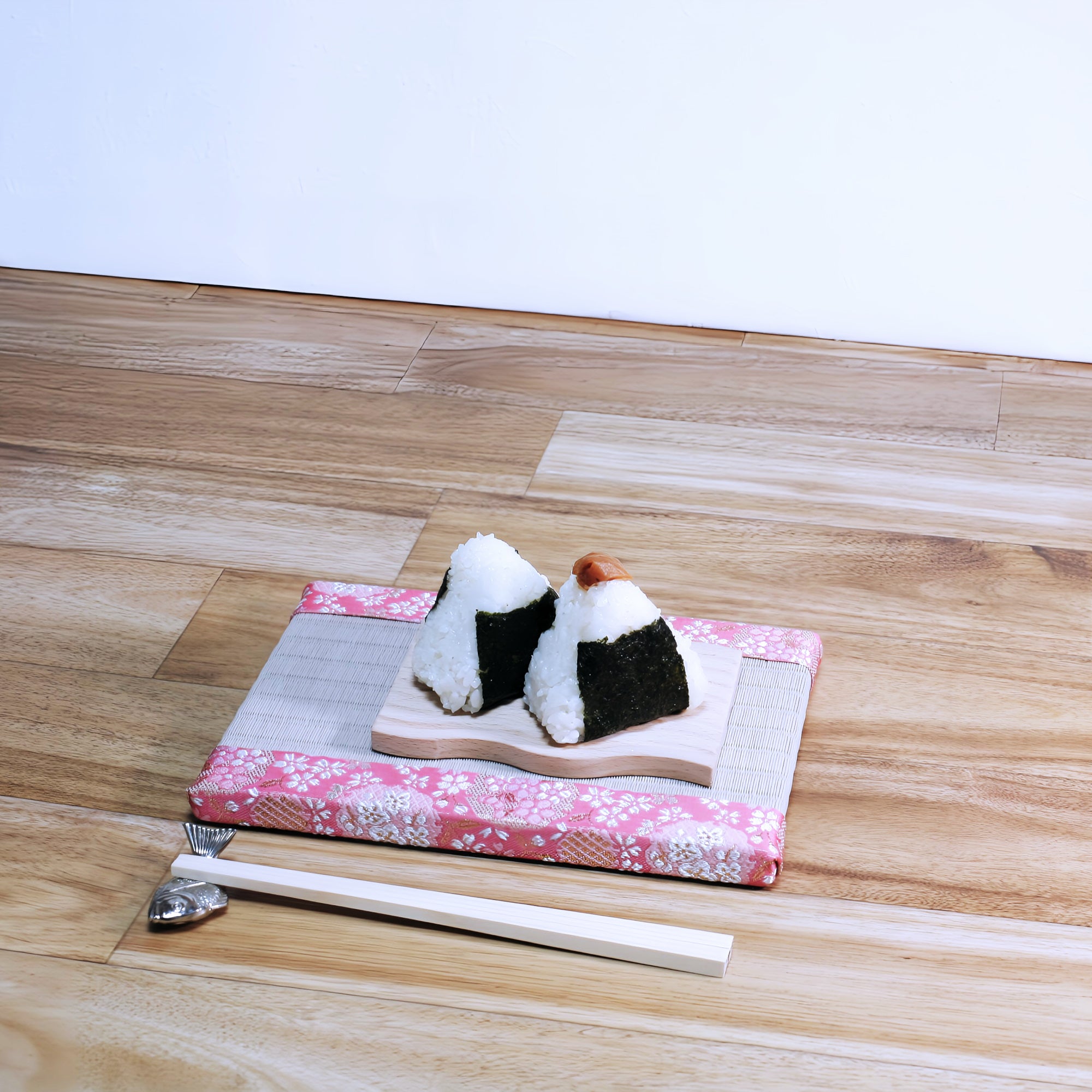 ミニ畳 消臭効果がある華やかなミニ畳 金襴生地 ピンク 桃色 くすみピンク