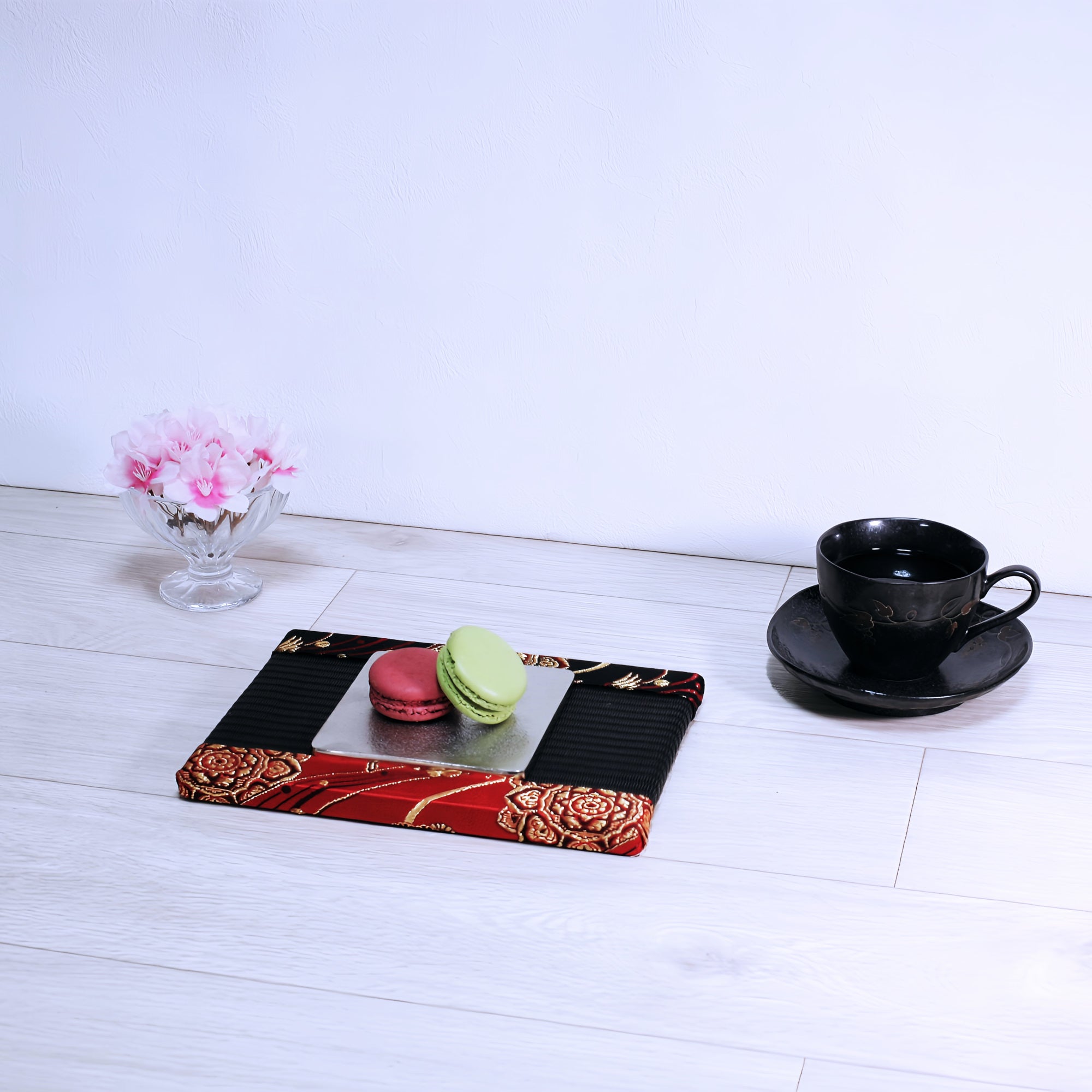 ミニ畳 消臭効果がある華やかなミニ畳 金襴生地 ブラック レッド