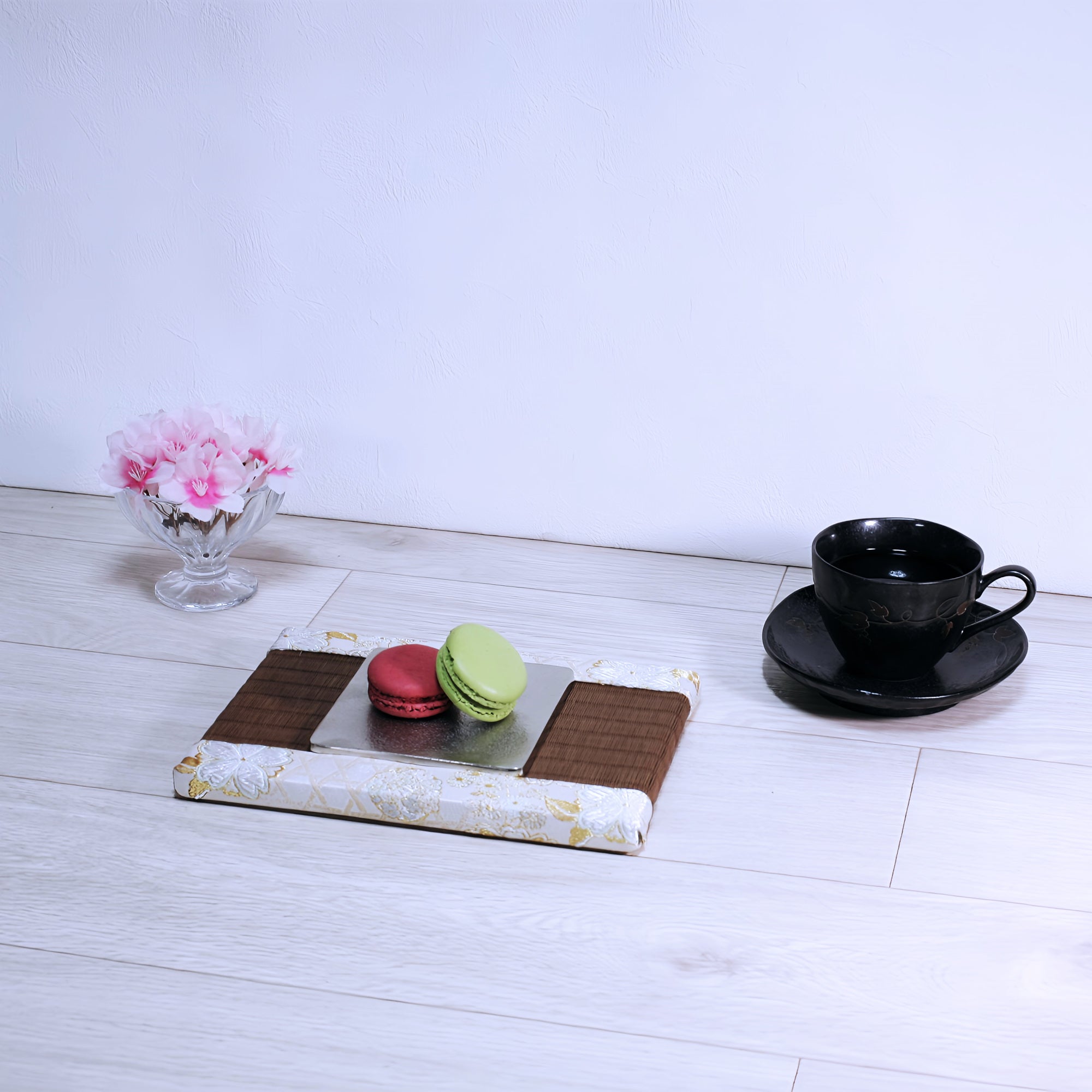 ミニ畳 消臭効果がある華やかなミニ畳 金襴生地 ホワイト ゴールド ブラウン