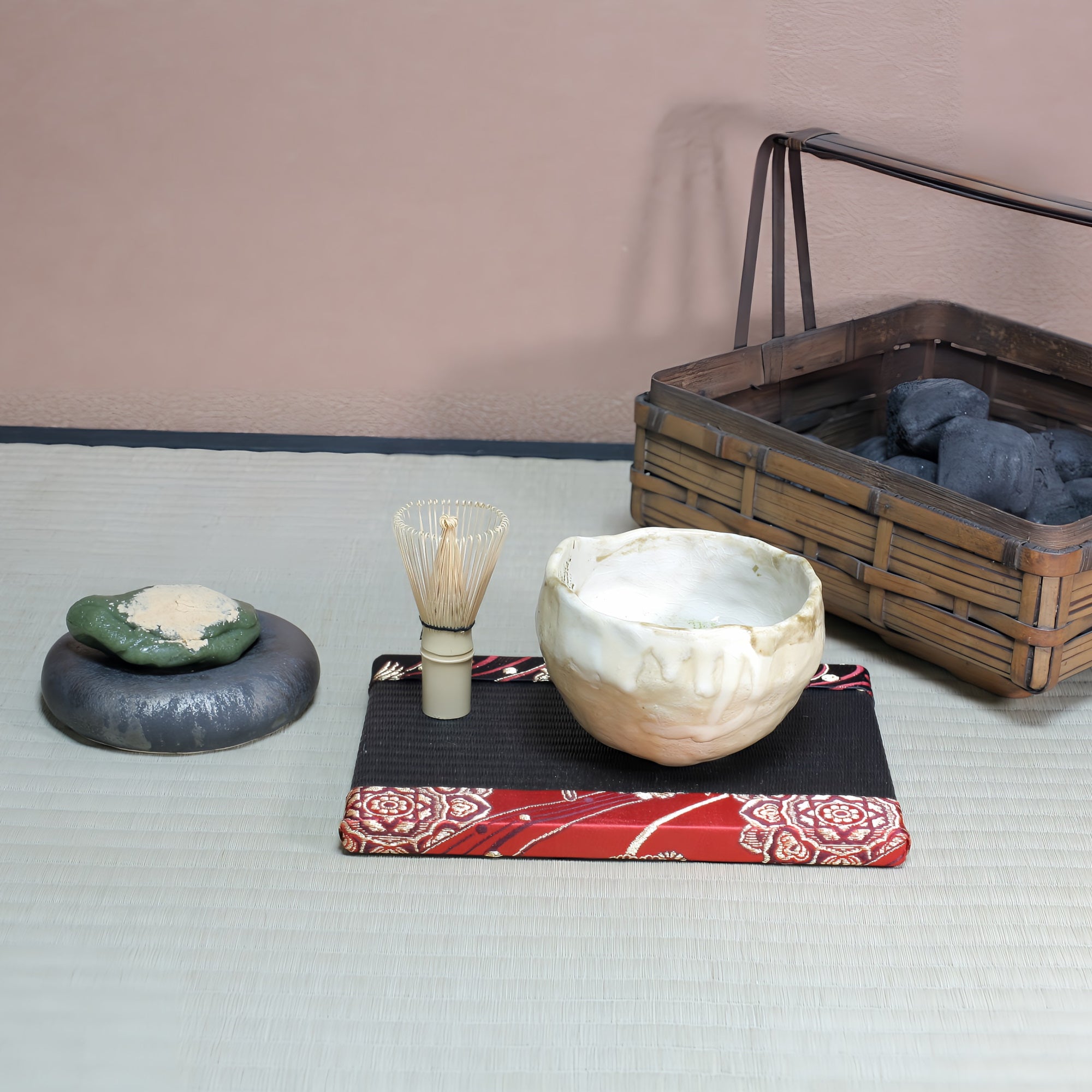 ミニ畳 消臭効果がある華やかなミニ畳 金襴生地 ブラック レッド