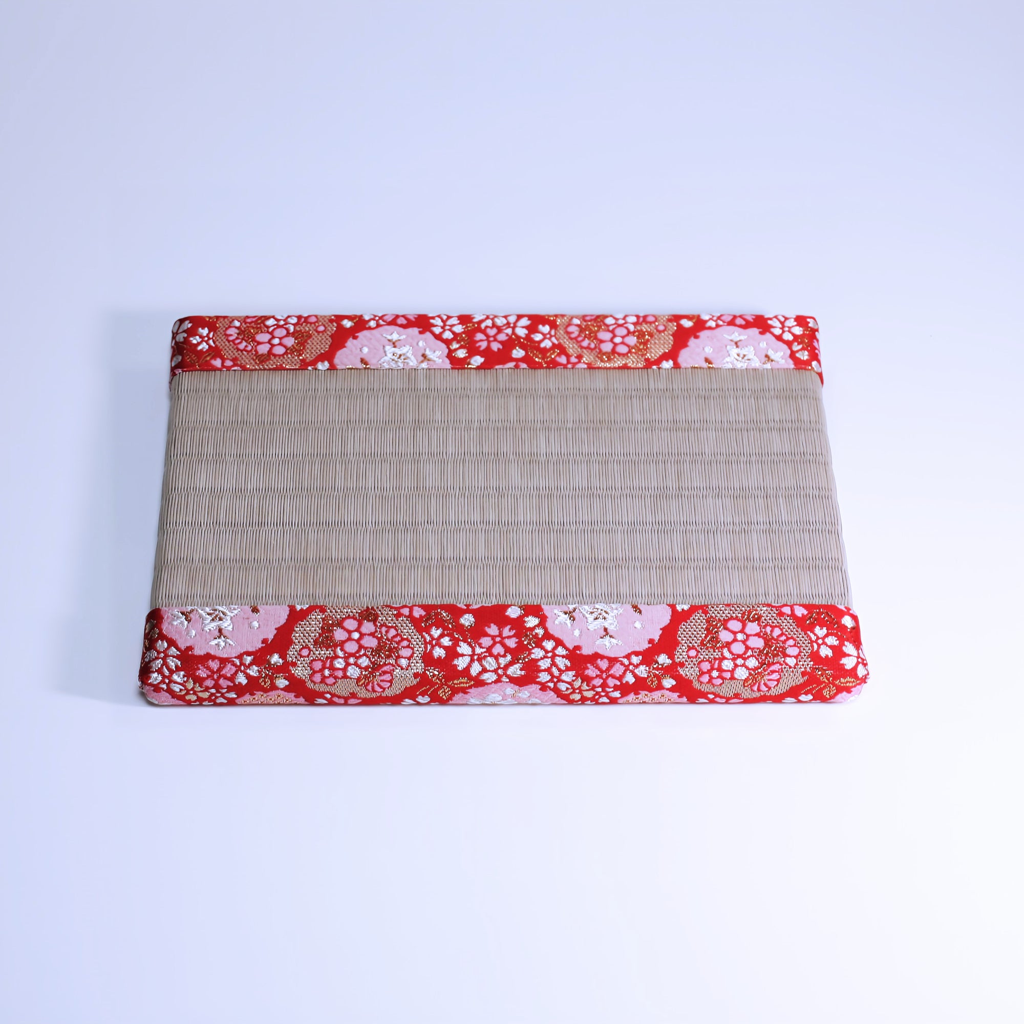 ミニ畳 消臭効果がある華やかなミニ畳 金襴生地 赤 桃色