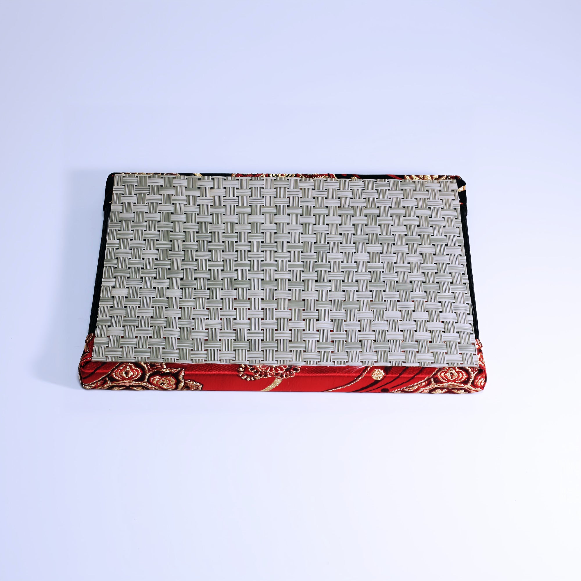 ミニ畳 消臭効果がある華やかなミニ畳 金襴生地 ブラック レッド