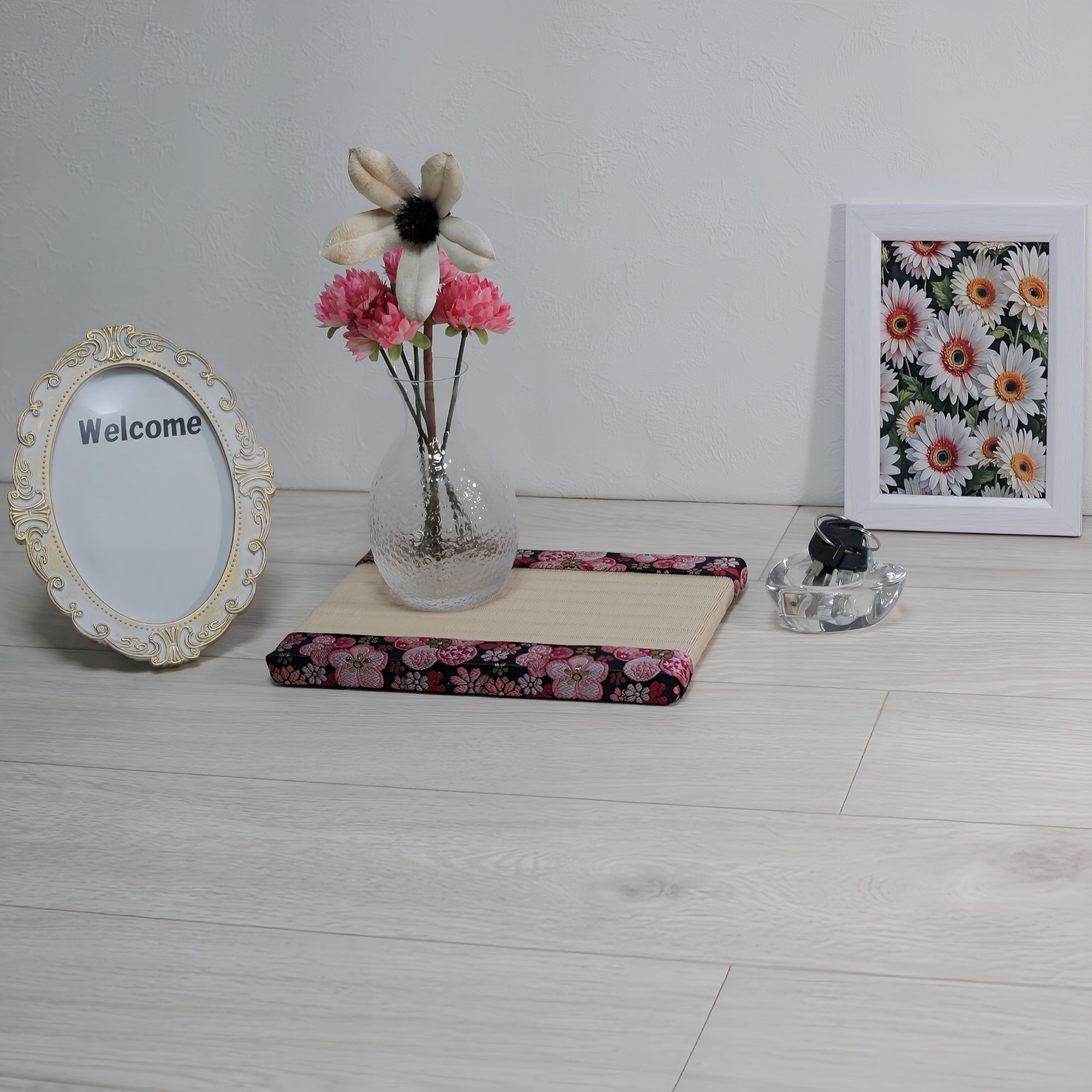 Gorgeous mini tatami mats with deodorizing properties, brocade fabric, pink and beige