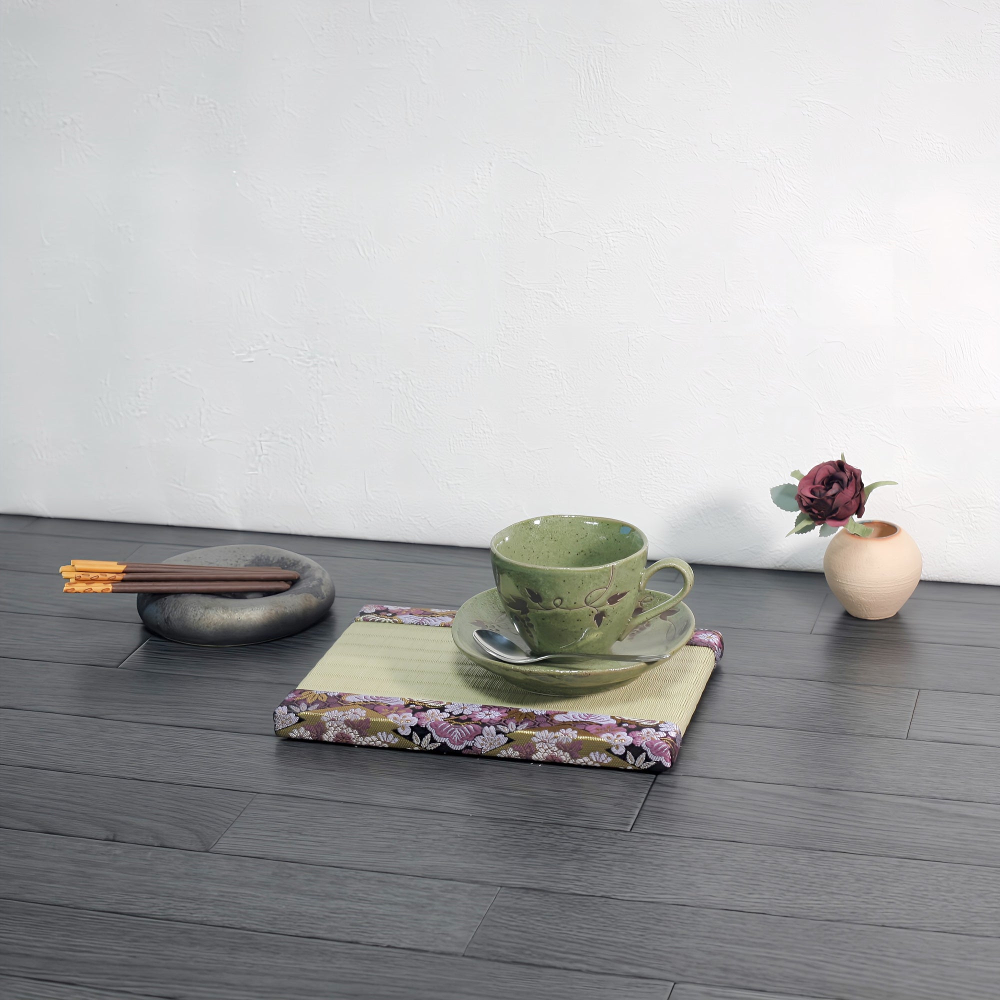 Gorgeous mini tatami mats with deodorizing properties, gold brocade fabric, purple and green