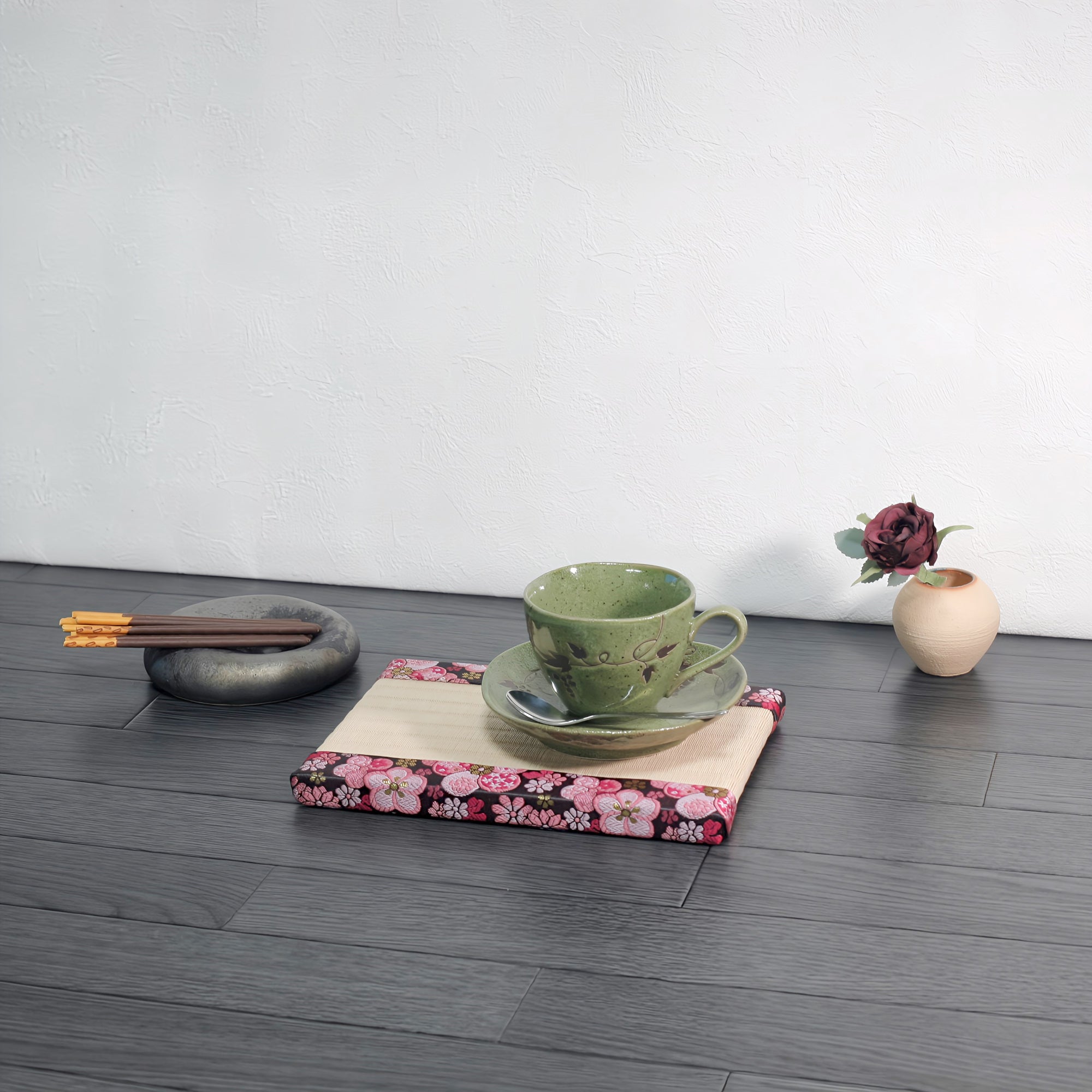 Gorgeous mini tatami mats with deodorizing properties, brocade fabric, pink and beige