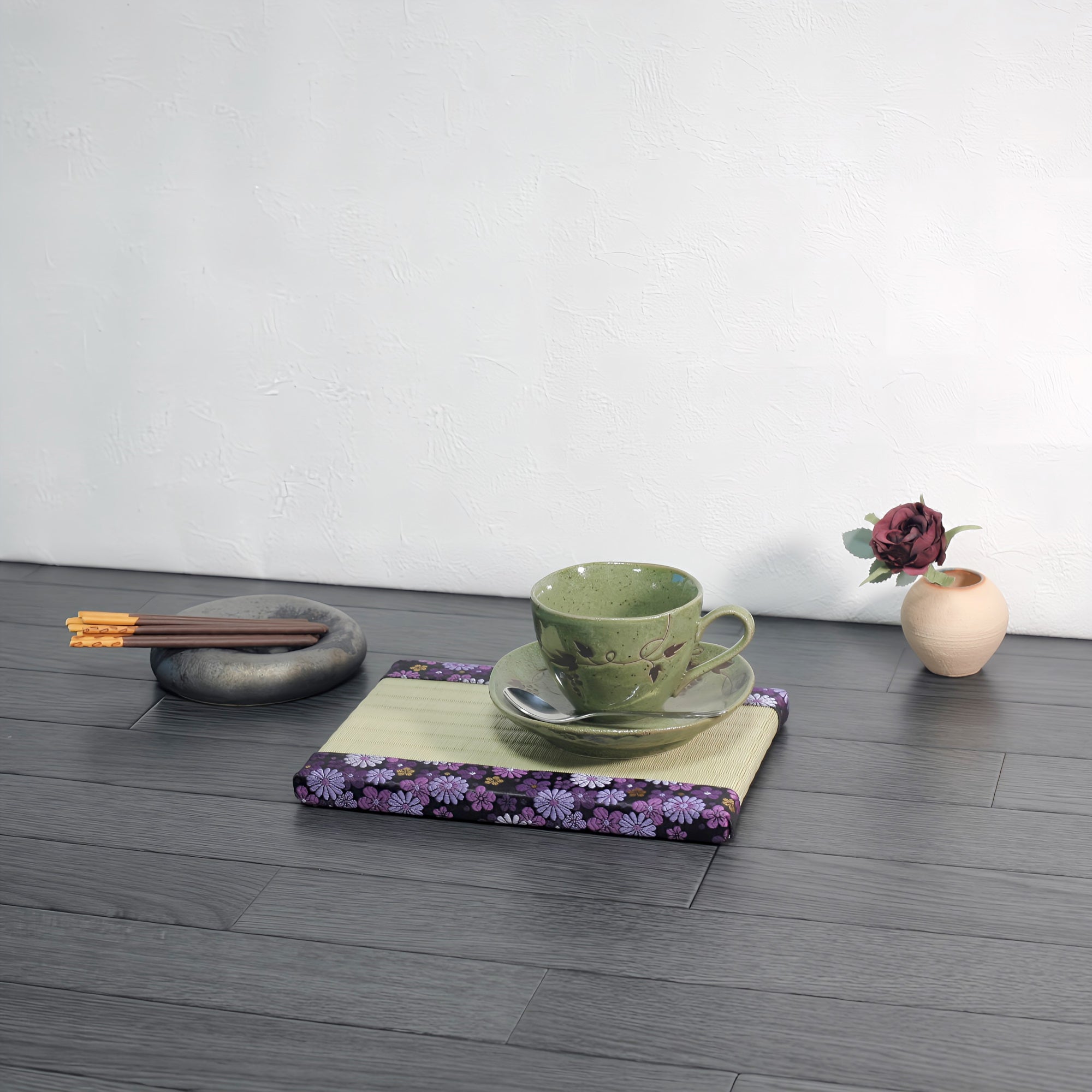 Gorgeous mini tatami mats with deodorizing properties, gold brocade fabric, purple and green