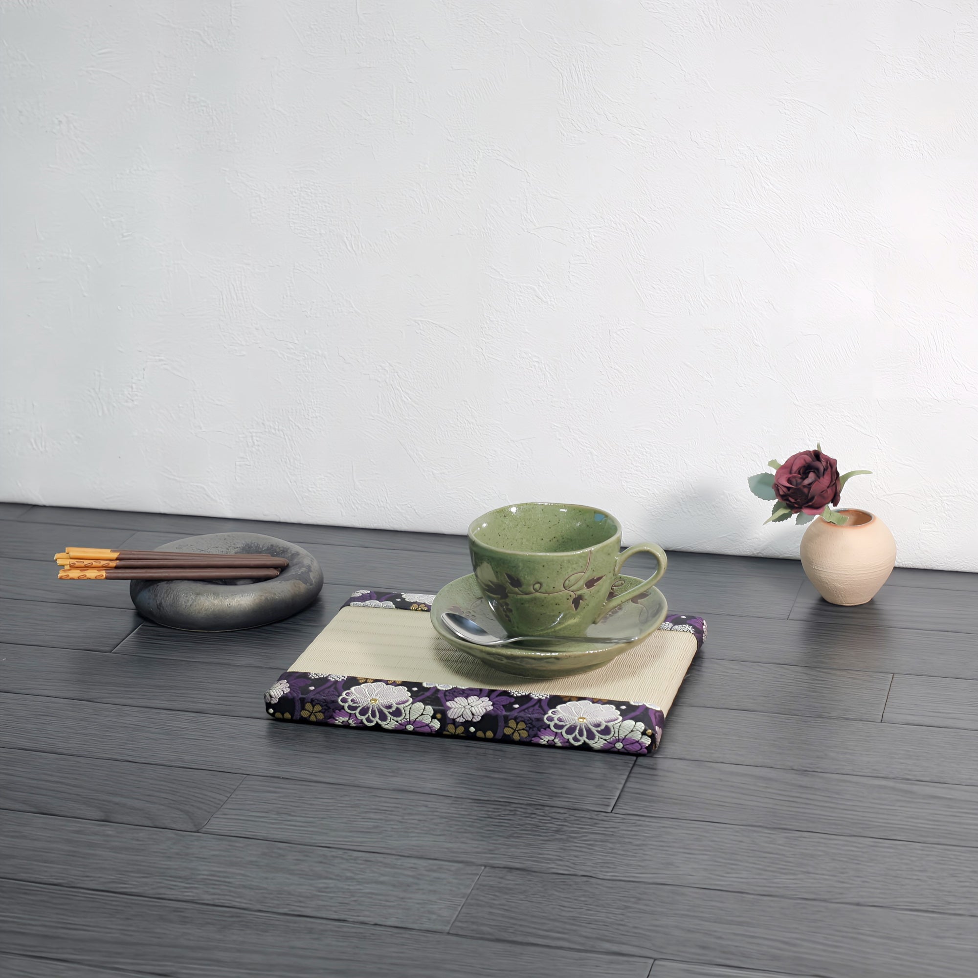 Gorgeous mini tatami mats with deodorizing properties, gold brocade fabric, purple and green