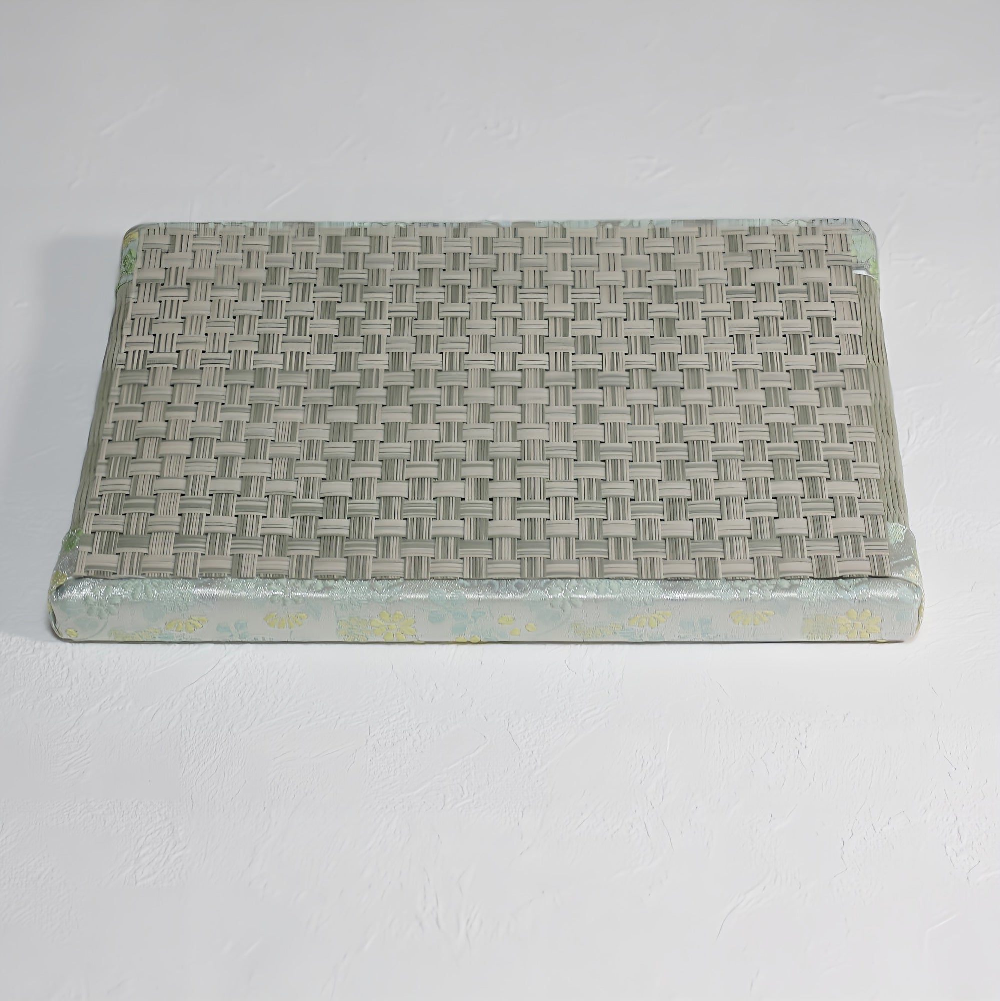 Gorgeous mini tatami mats with deodorizing properties. Brocade fabric, white. Tatami surface, green, checkered pattern.