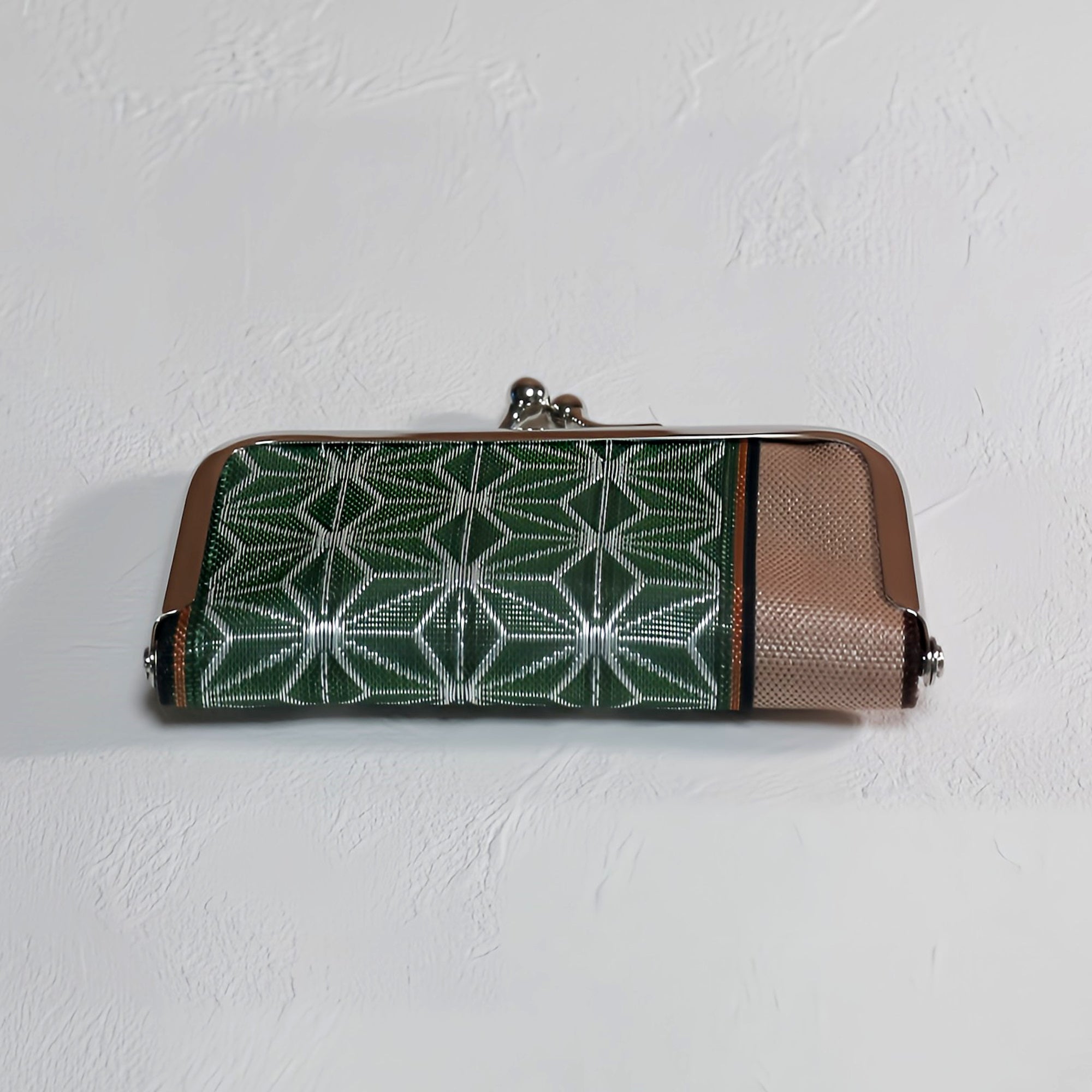 Purse made by arranging the tatami edge Green Asagiri pattern Pink