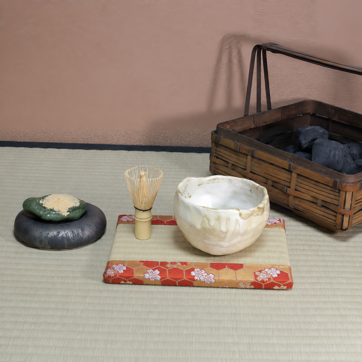 ミニ畳　消臭効果がある華やかなミニ畳　金襴生地　レッド　グリーン